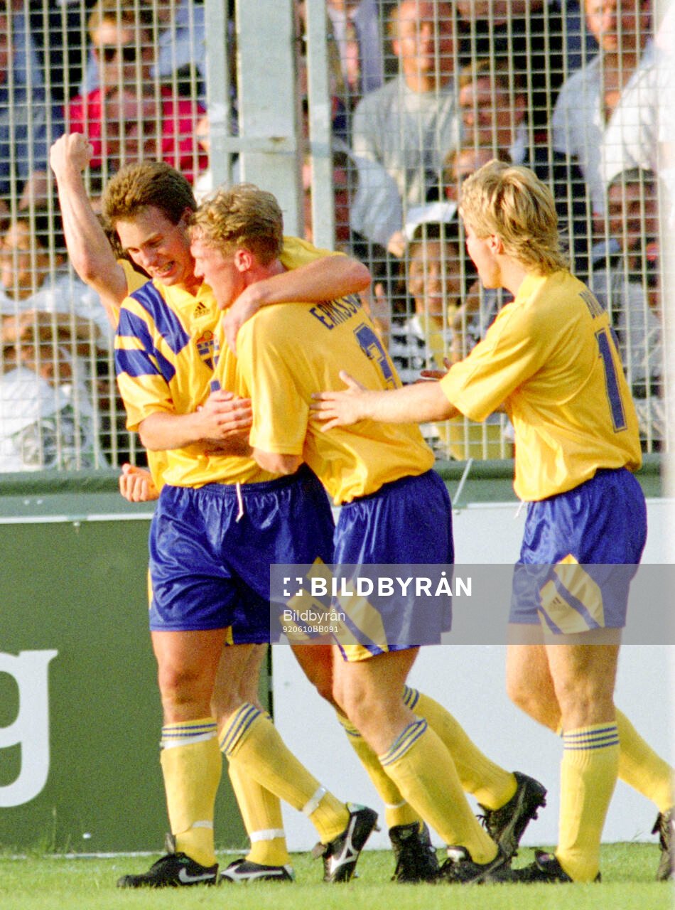 Swedens goalscorer Jan Eriksson (2nd from R) celebrates his