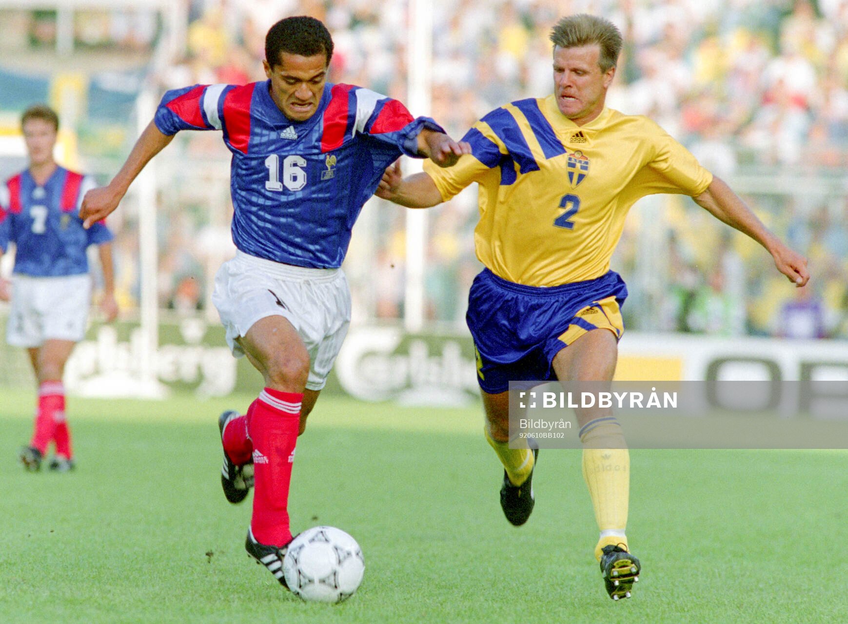 Pascal Vahirua of France against Roland Nilsson of Sweden
