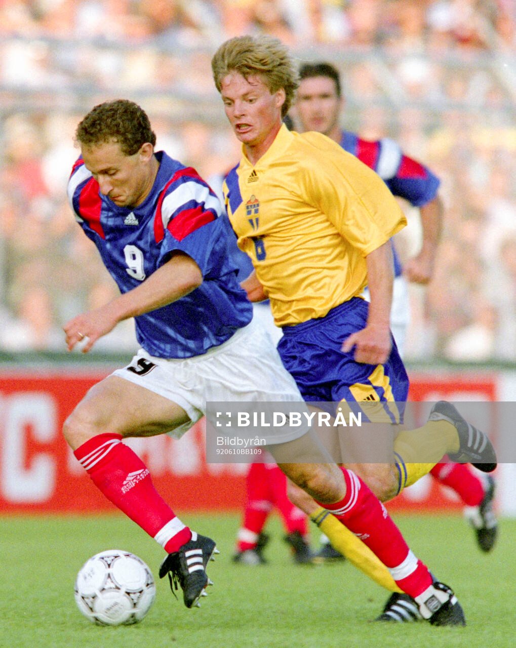 Jean-Pierre Papin of France against Stefan Schwarz of Sweden