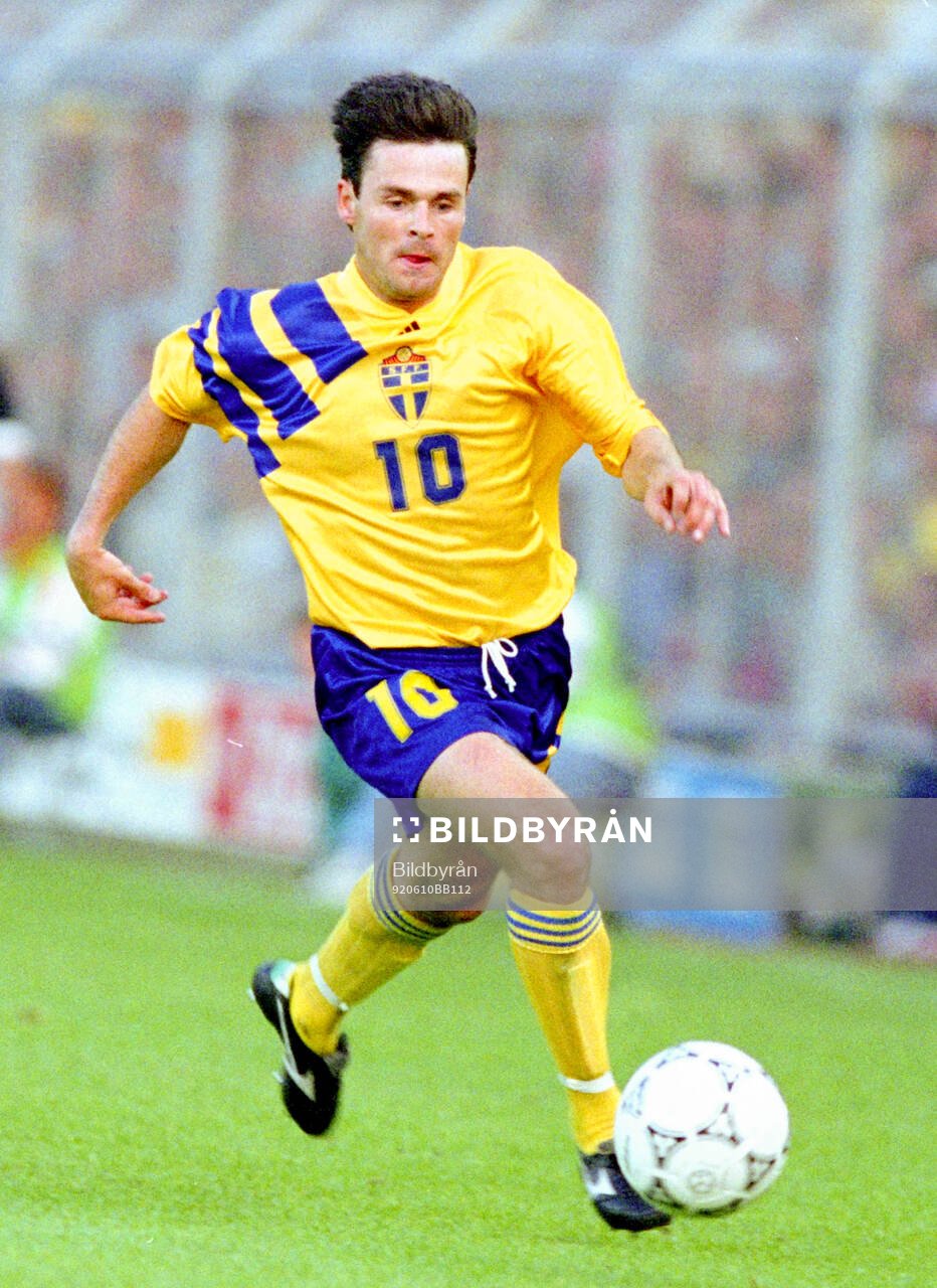 Anders Limpar of Sweden