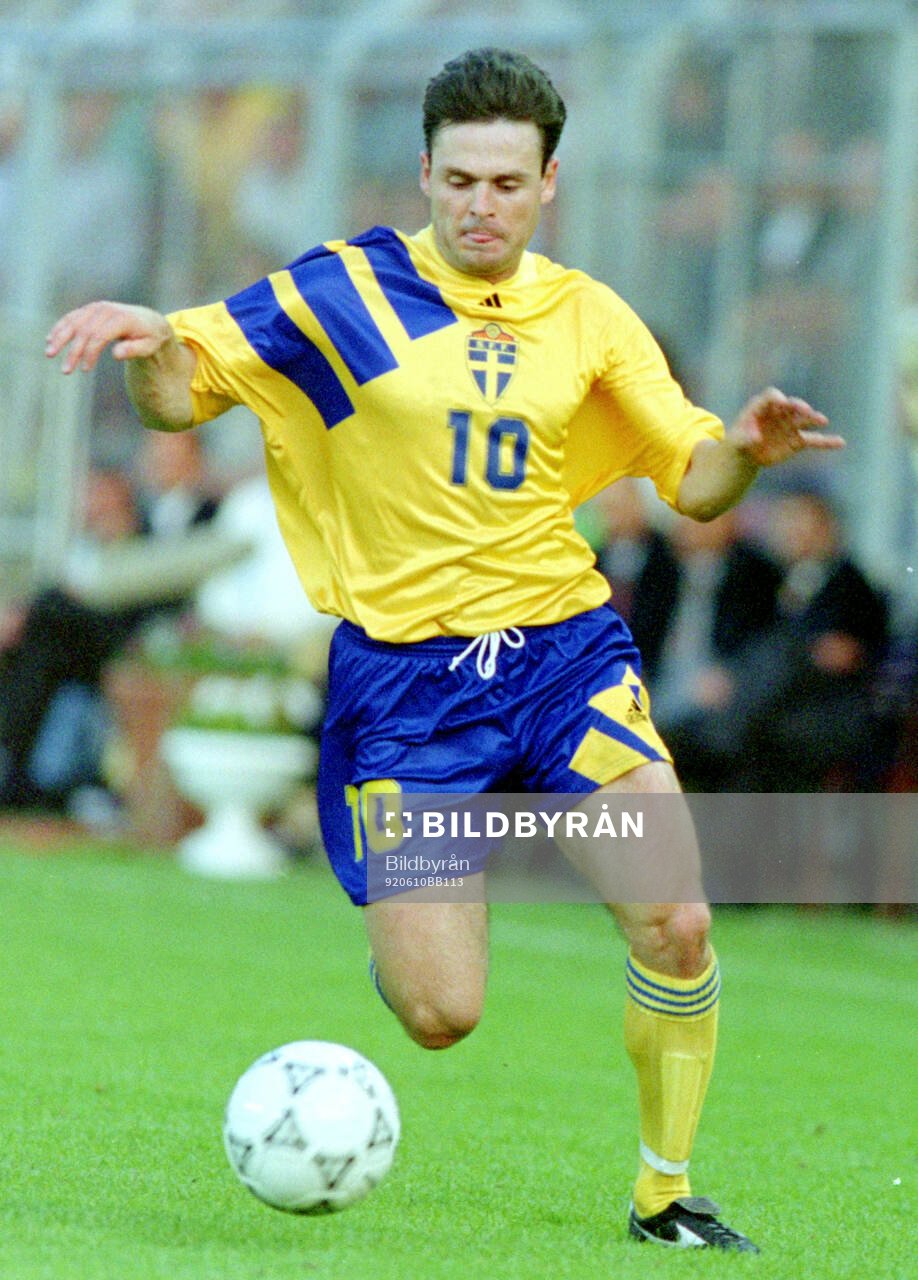 Anders Limpar of Sweden