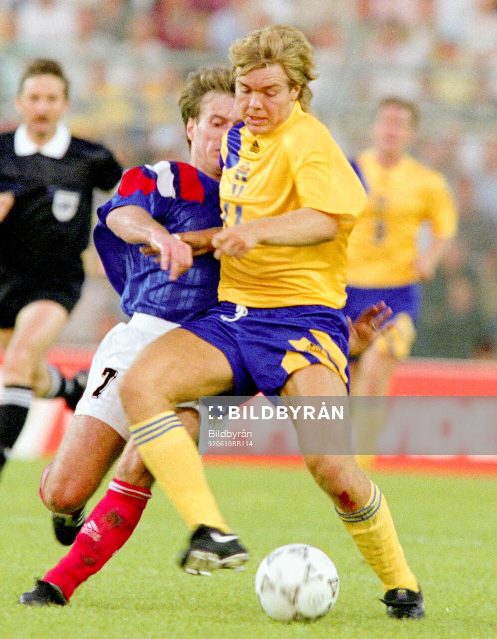 Swedens Tomas Brolin against Didier Deschamps of France