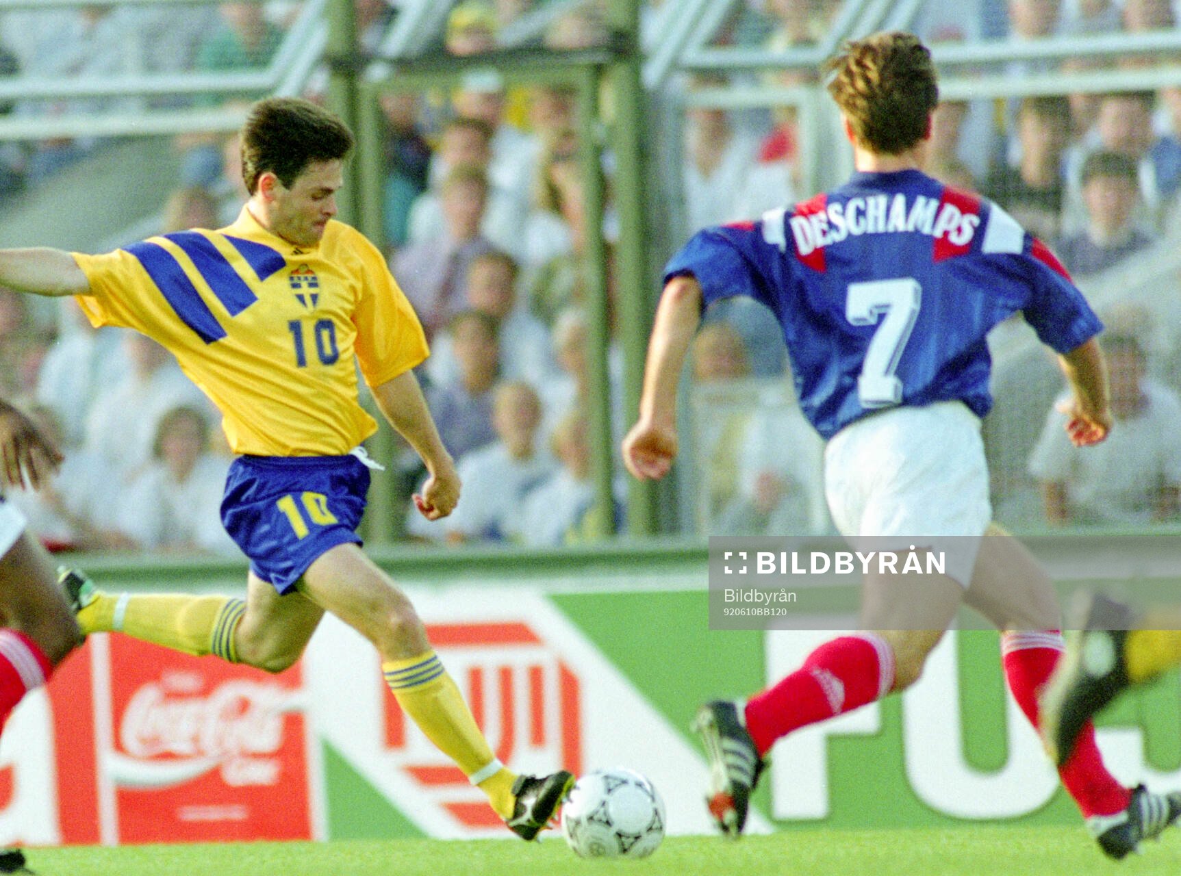 Swedens Anders Limpar shoots, right Didier Deschamps of