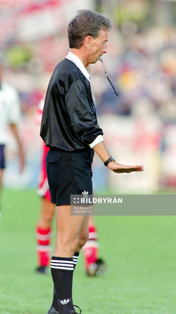 Referee John Blankennstein