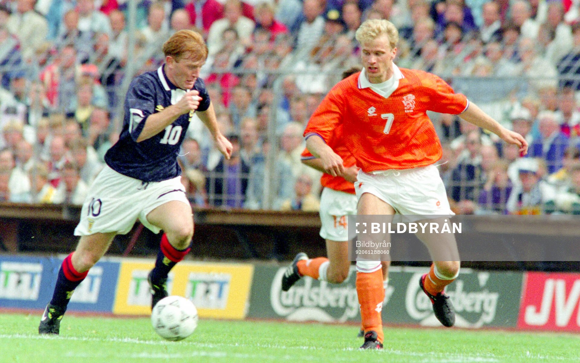Football, Uefa EURO 1992, Group 2, Netherlands - Scotland