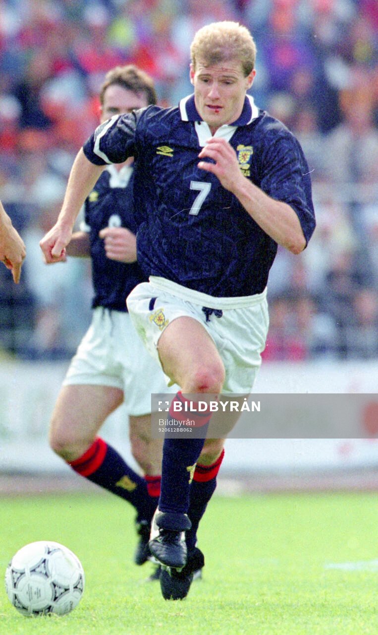Football, Uefa EURO 1992, Group 2, Netherlands - Scotland