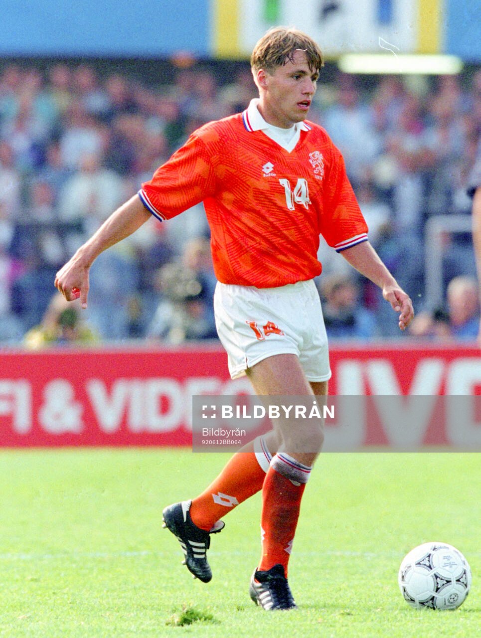 Football, Uefa EURO 1992, Group 2, Netherlands - Scotland