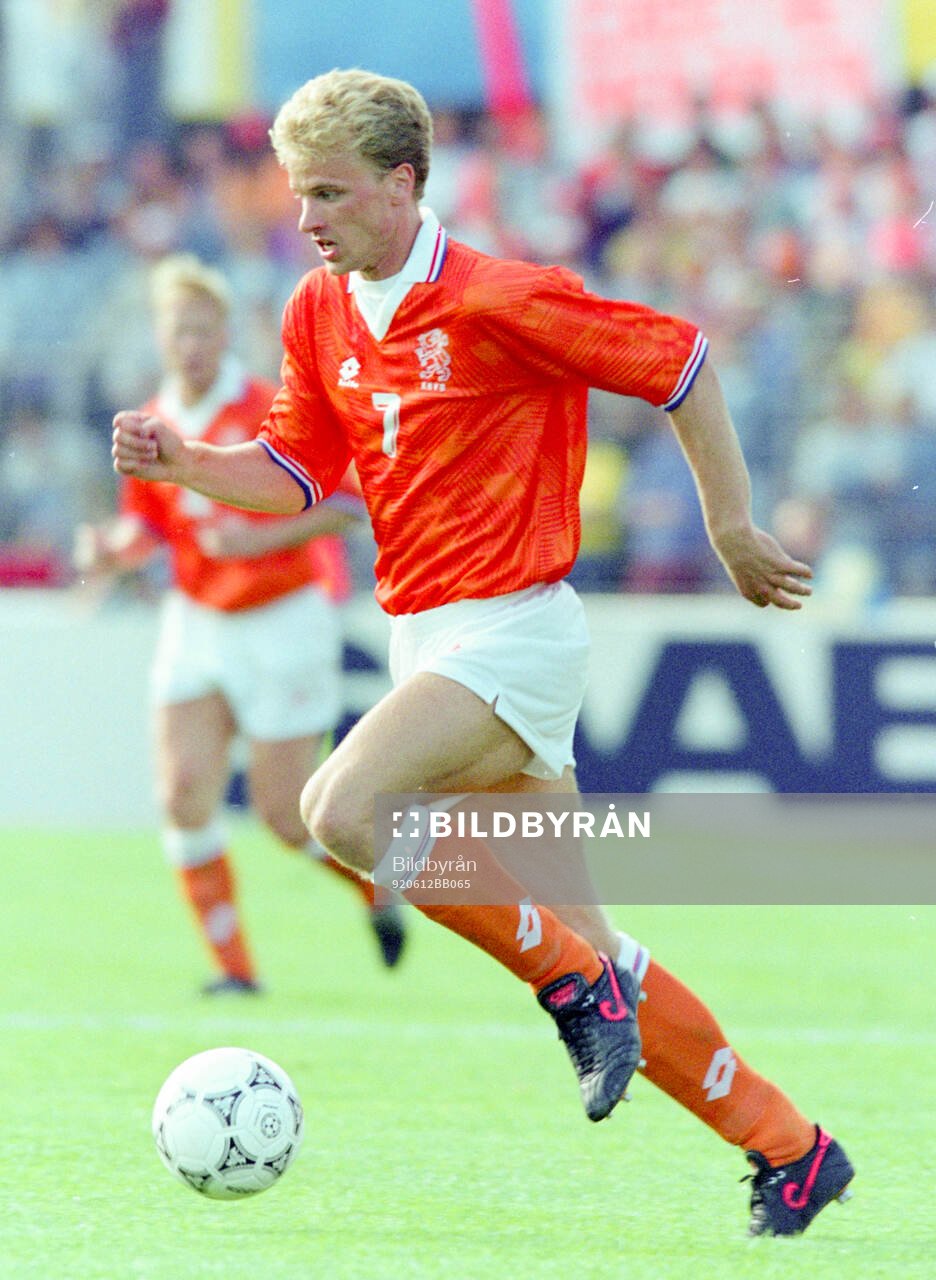Football, Uefa EURO 1992, Group 2, Netherlands - Scotland