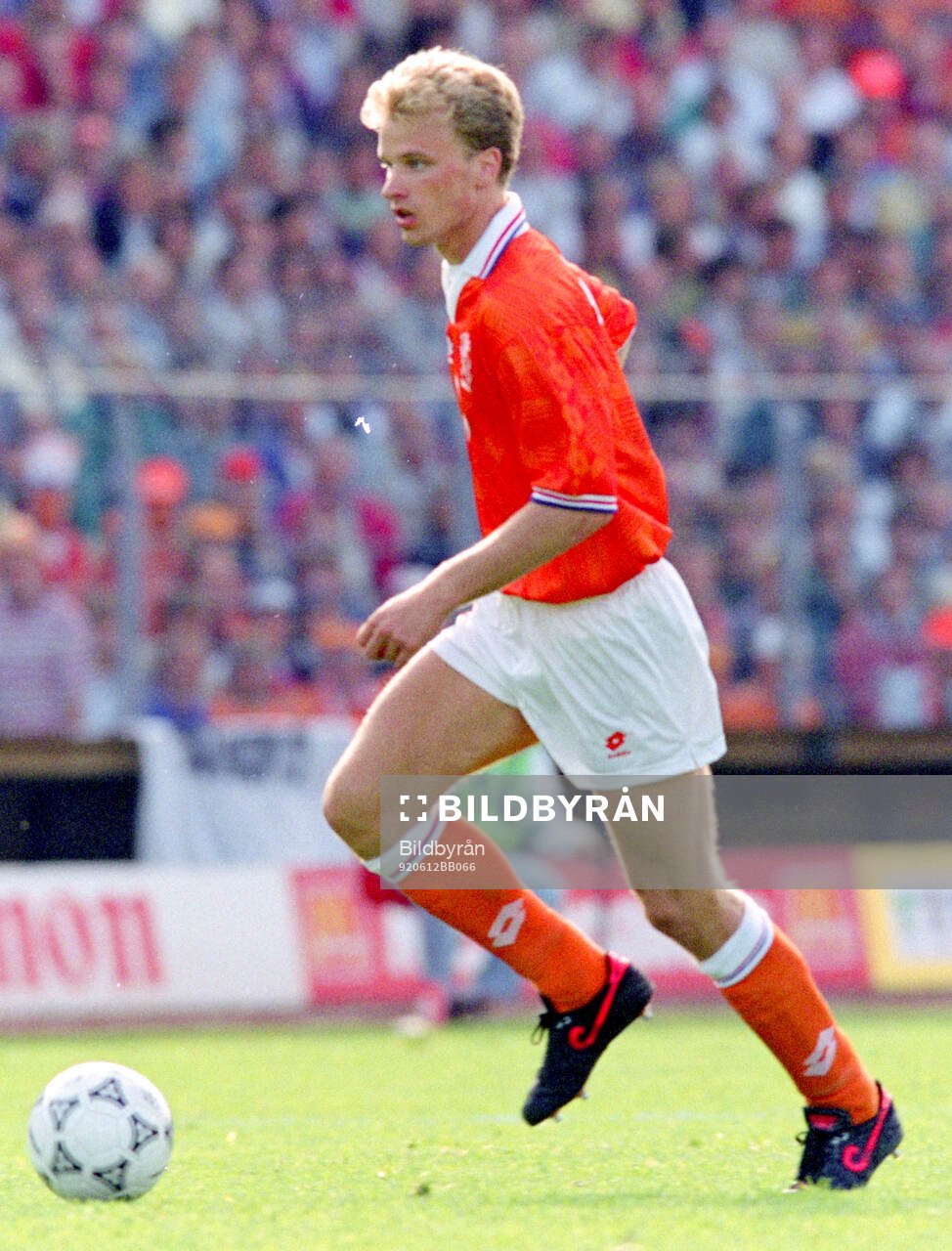 Football, Uefa EURO 1992, Group 2, Netherlands - Scotland
