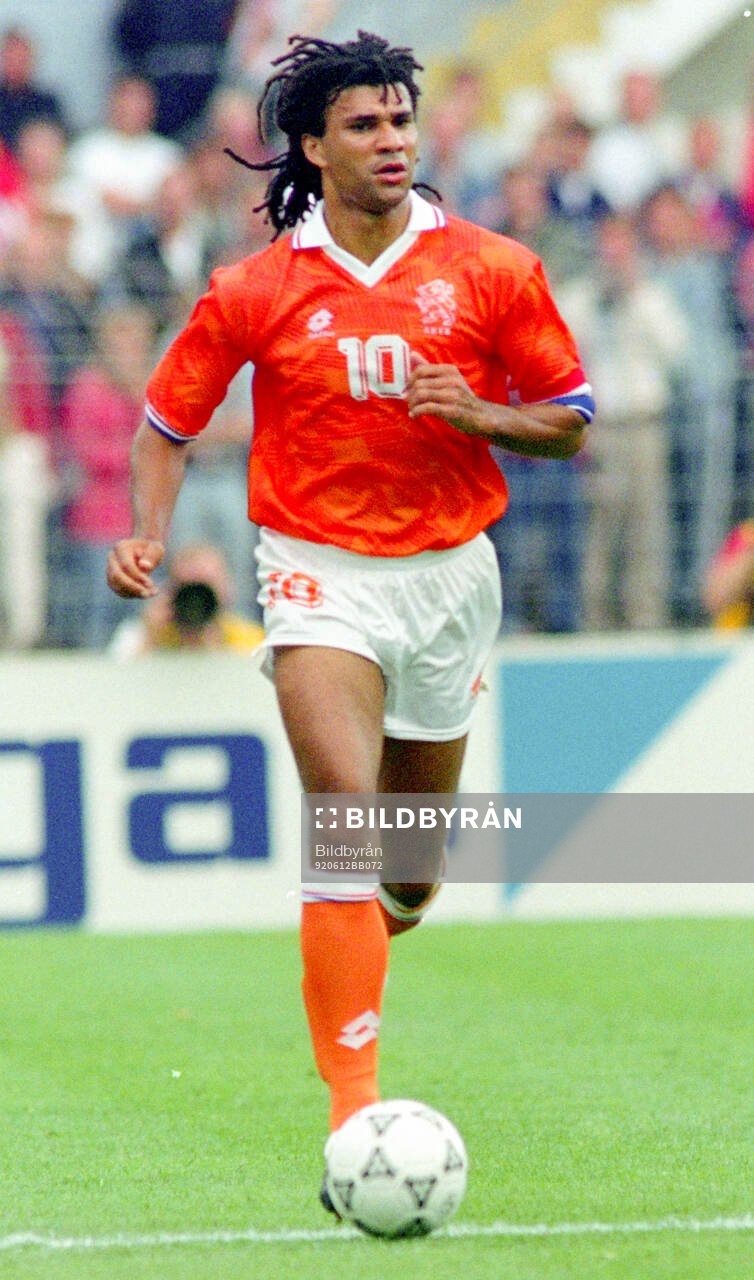 Football, Uefa EURO 1992, Group 2, Netherlands - Scotland
