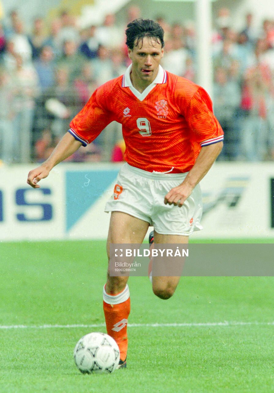 Football, Uefa EURO 1992, Group 2, Netherlands - Scotland