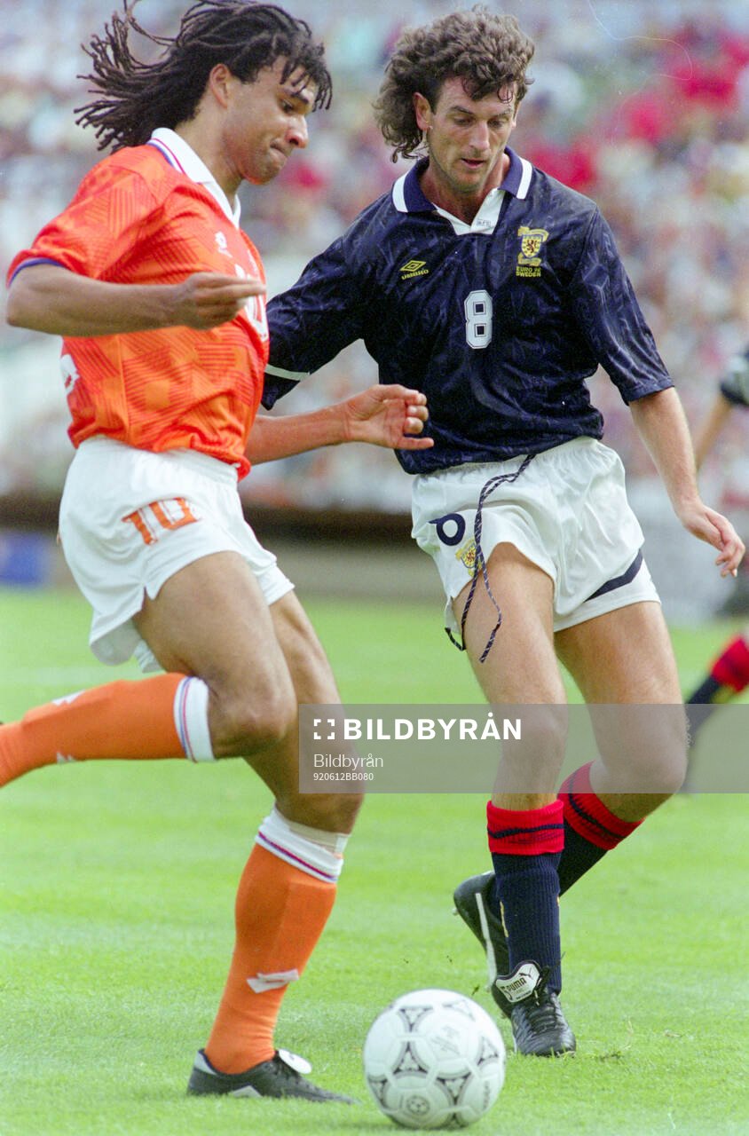 Football, Uefa EURO 1992, Group 2, Netherlands - Scotland