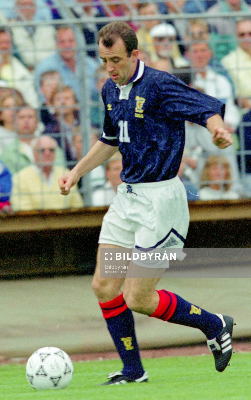 Football, Uefa EURO 1992, Group 2, Netherlands - Scotland