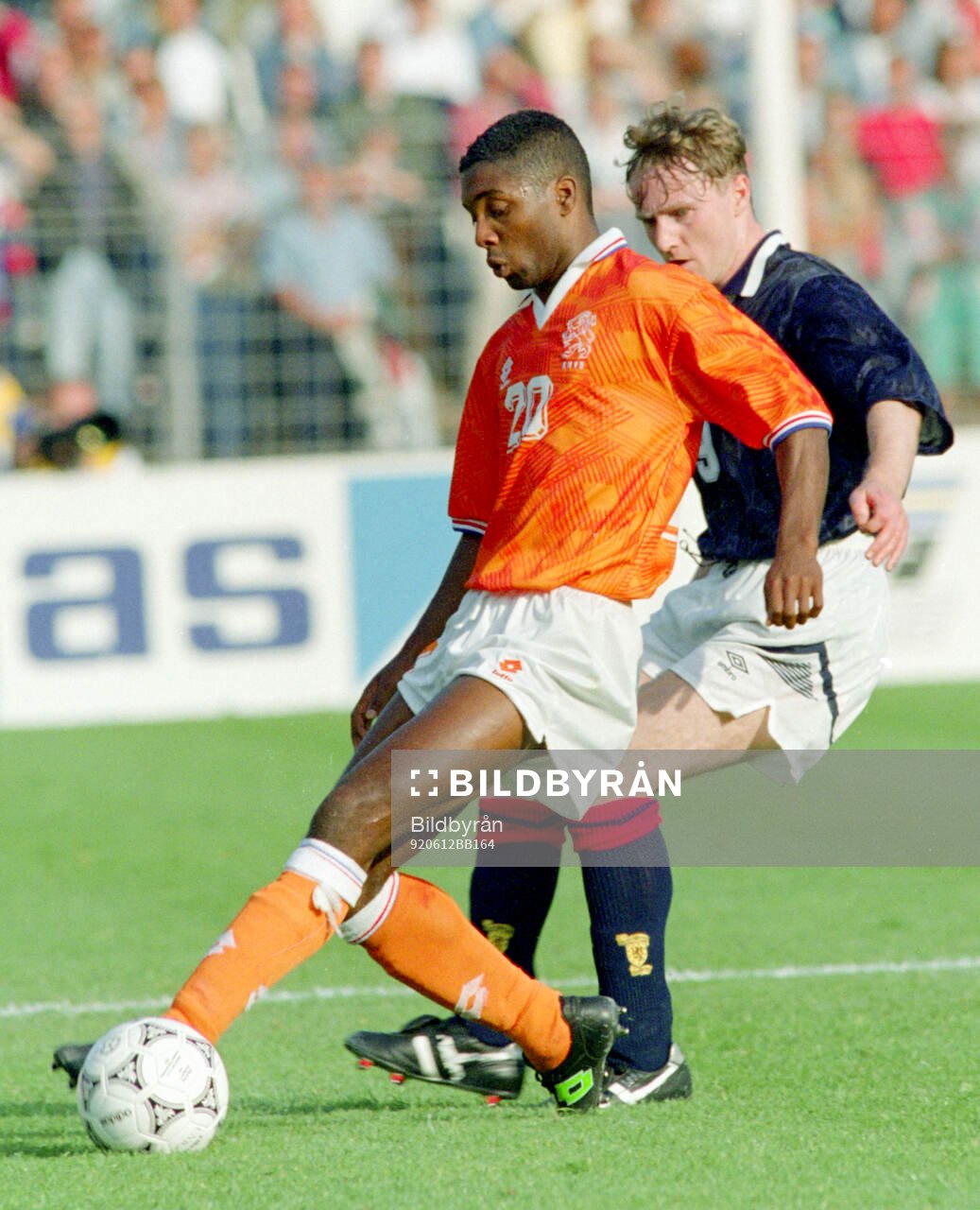 Football, Uefa EURO 1992, Group 2, Netherlands - Scotland