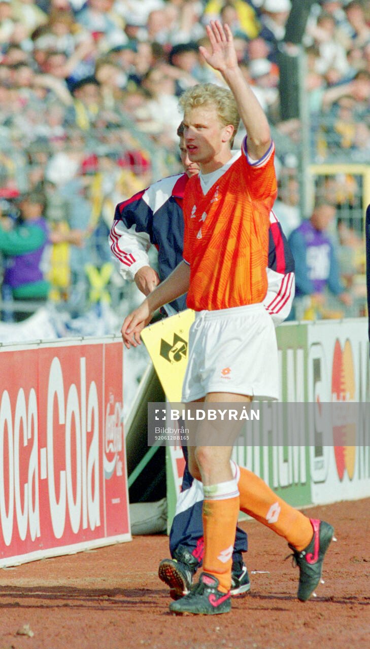 Football, Uefa EURO 1992, Group 2, Netherlands - Scotland