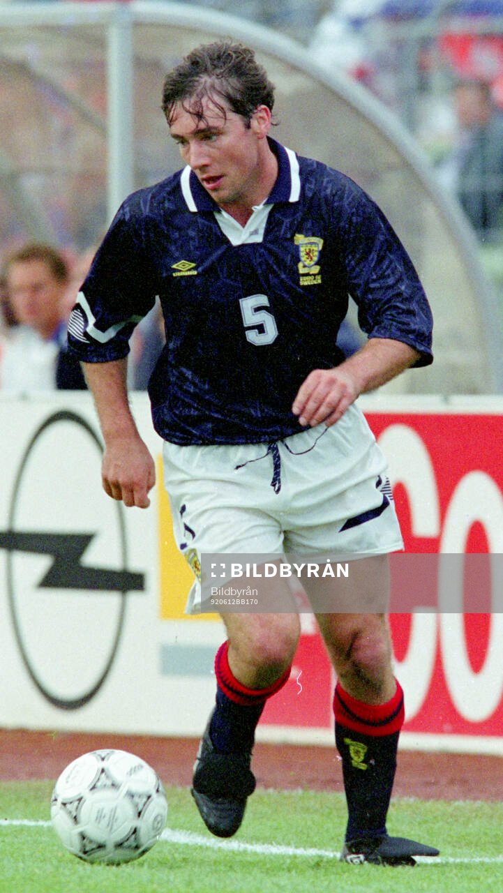 Football, Uefa EURO 1992, Group 2, Netherlands - Scotland