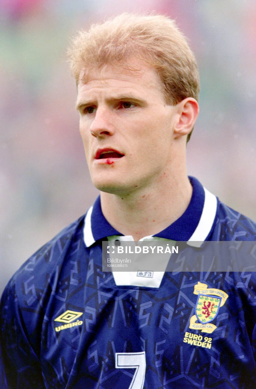 Football, Uefa EURO 1992, Group 2, Netherlands - Scotland