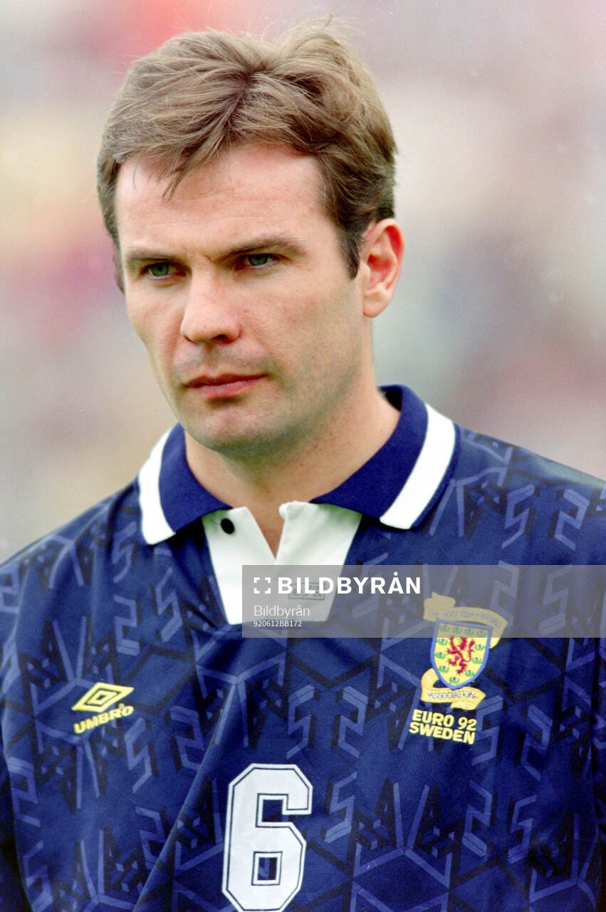 Football, Uefa EURO 1992, Group 2, Netherlands - Scotland