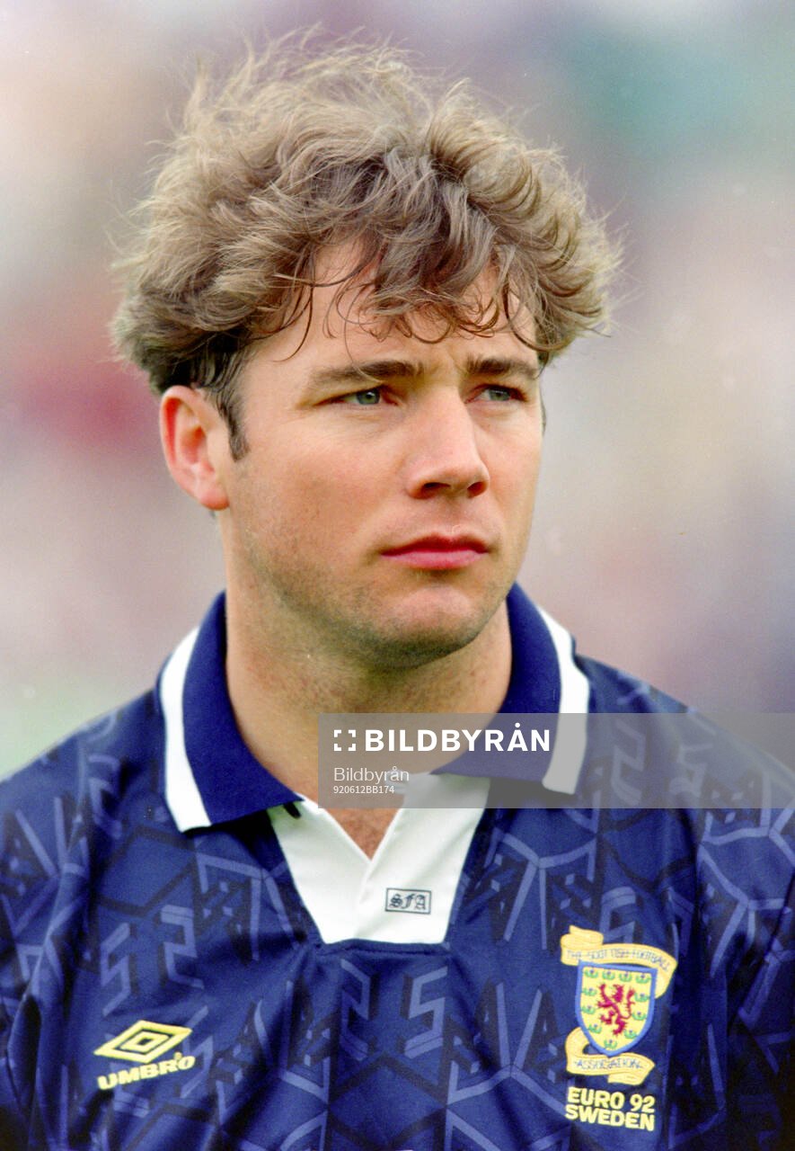 Football, Uefa EURO 1992, Group 2, Netherlands - Scotland