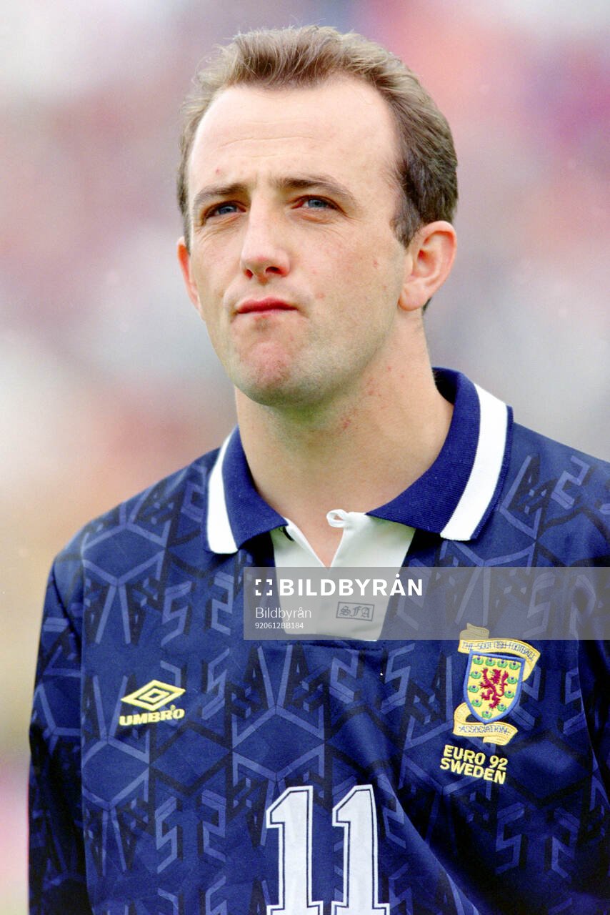 Football, Uefa EURO 1992, Group 2, Netherlands - Scotland