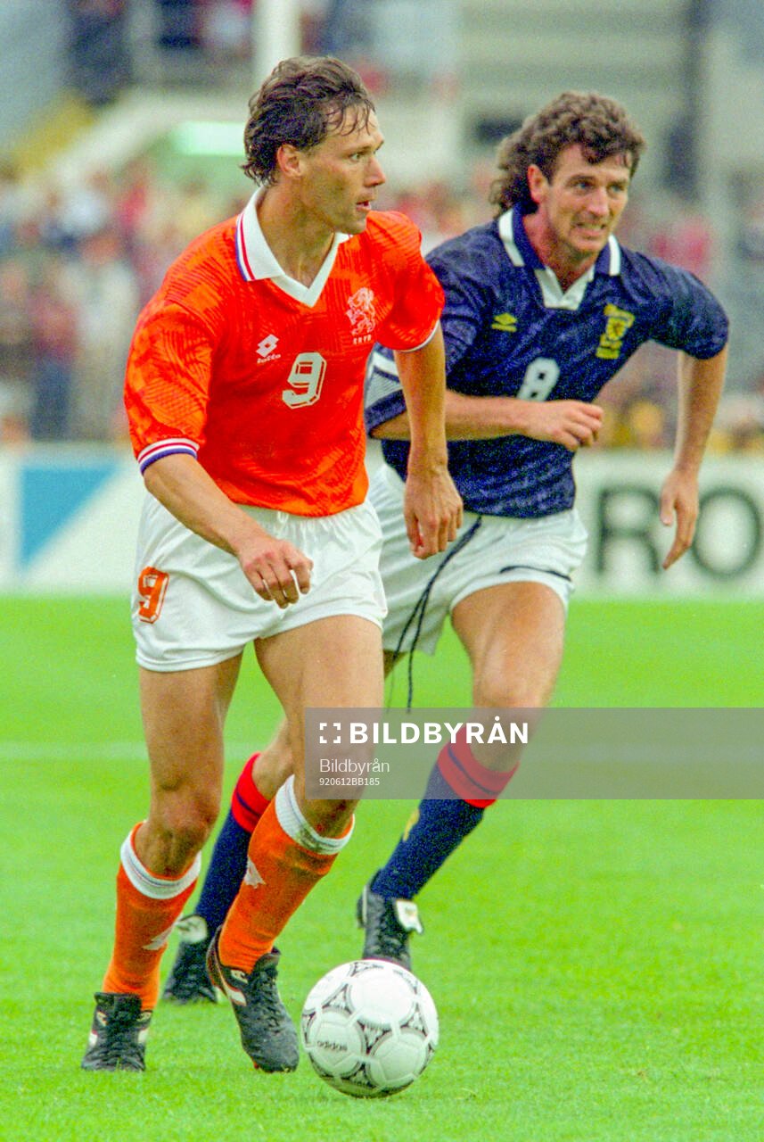 Football, Uefa EURO 1992, Group 2, Netherlands - Scotland