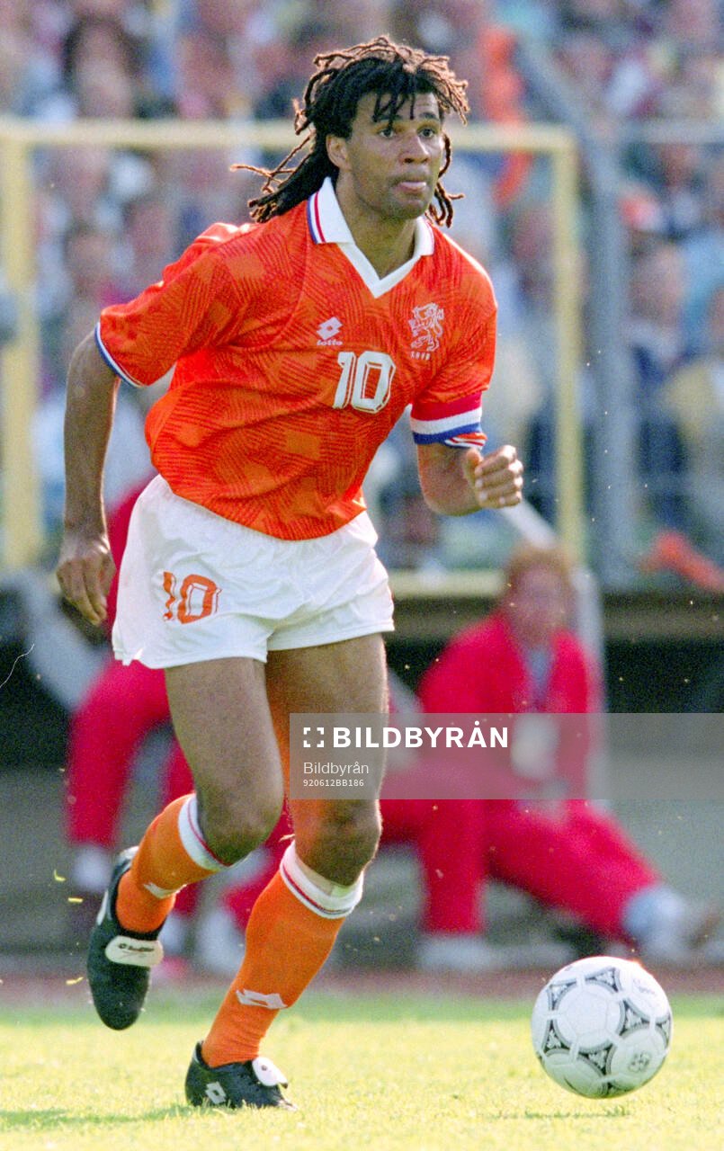 Football, Uefa EURO 1992, Group 2, Netherlands - Scotland