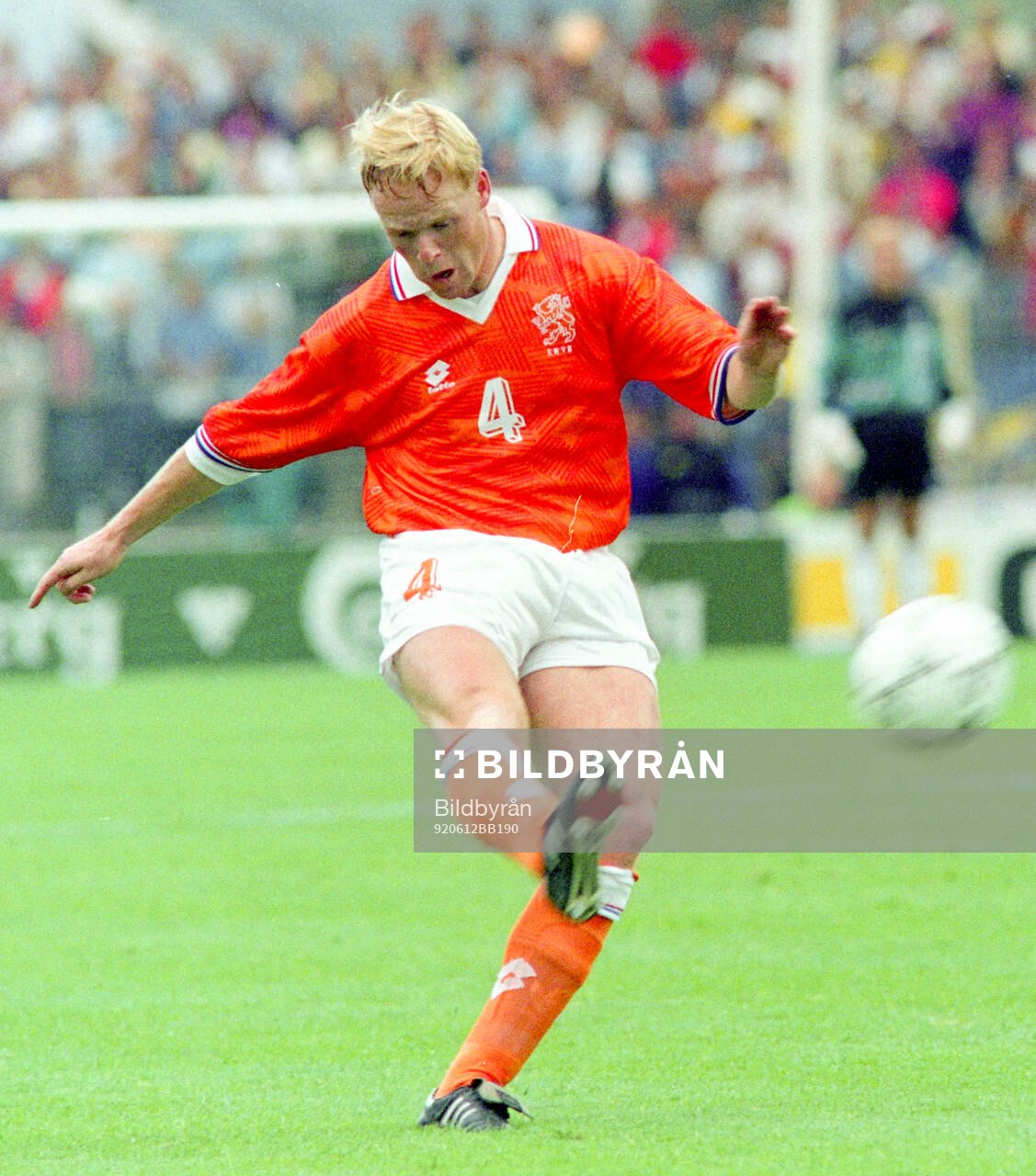 Football, Uefa EURO 1992, Group 2, Netherlands - Scotland