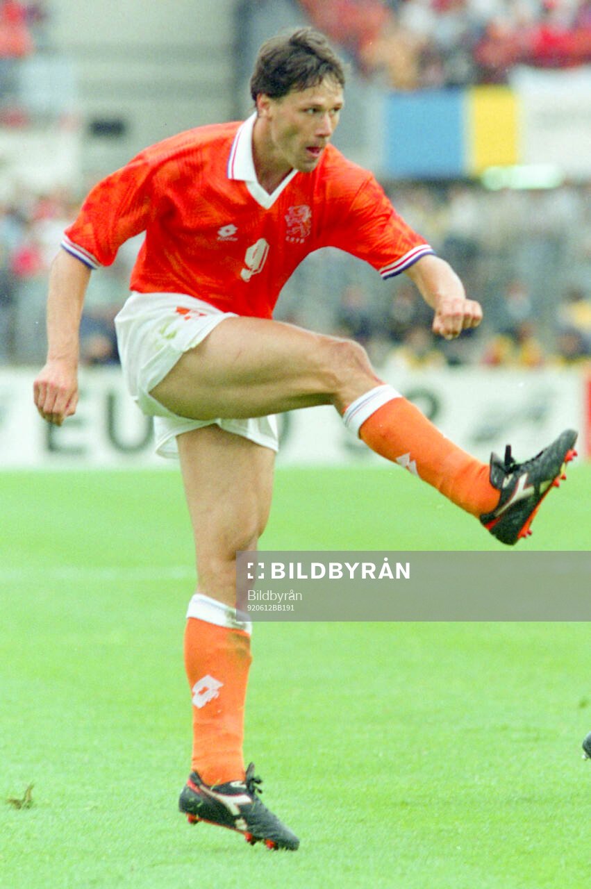 Football, Uefa EURO 1992, Group 2, Netherlands - Scotland