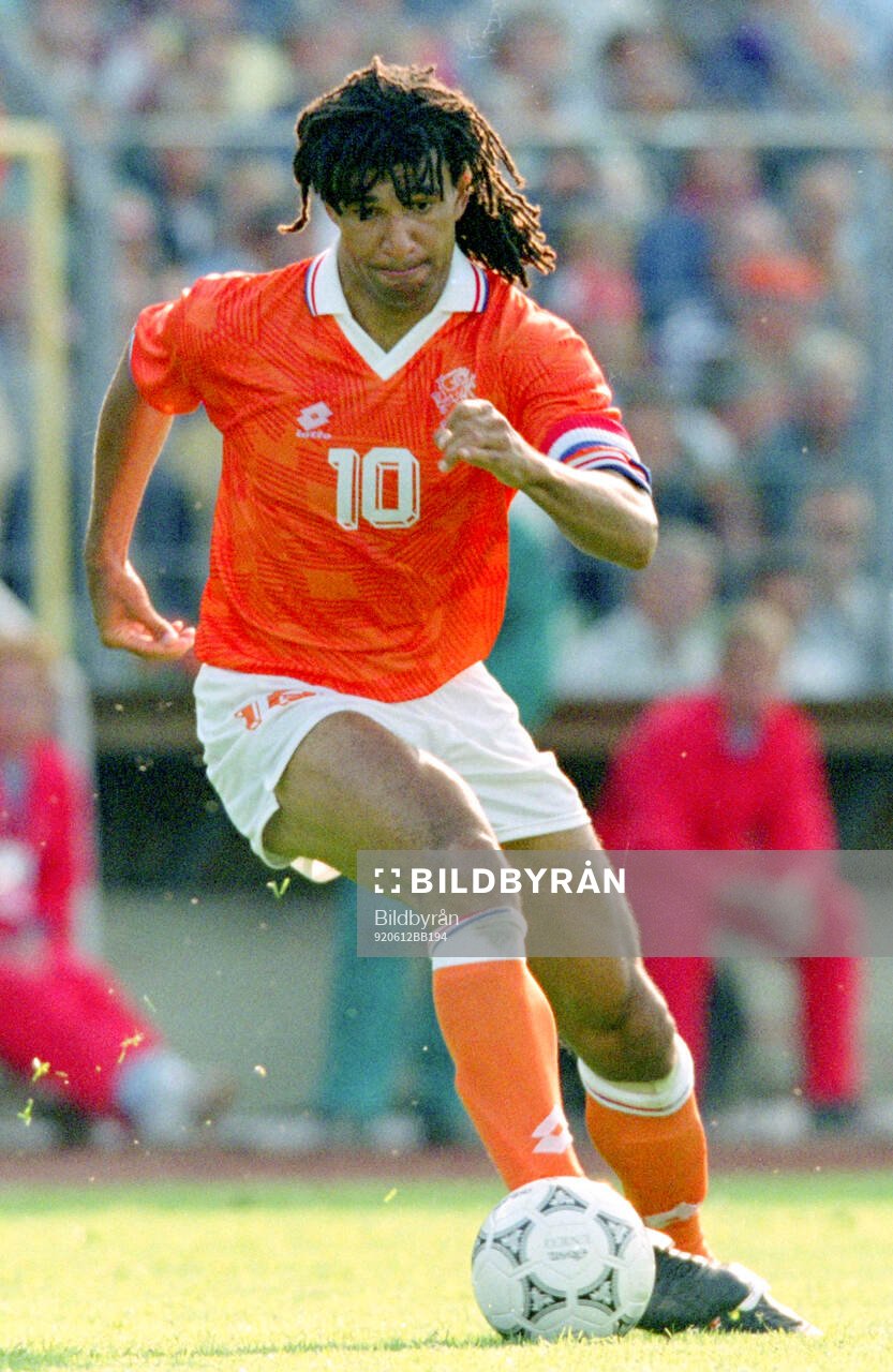 Football, Uefa EURO 1992, Group 2, Netherlands - Scotland