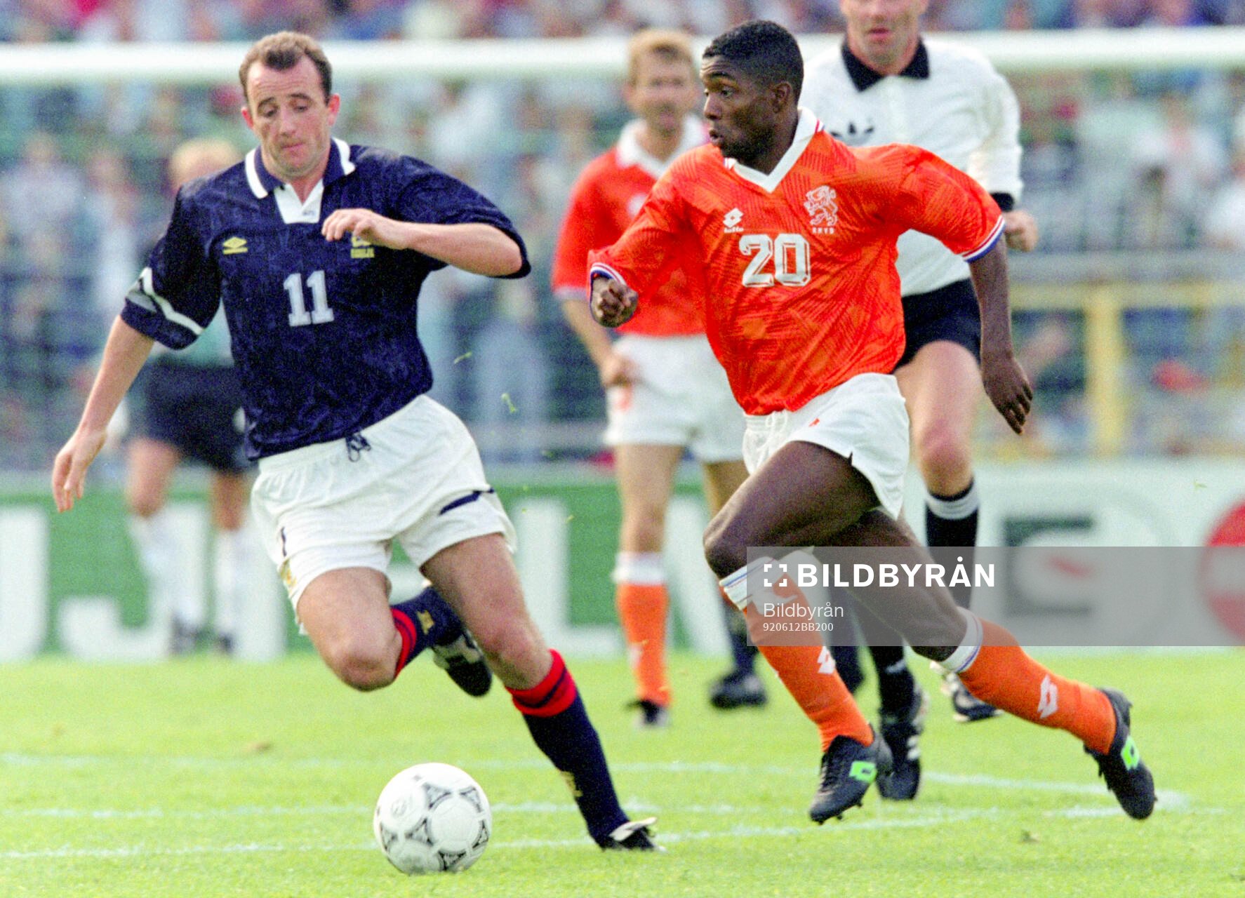Football, Uefa EURO 1992, Group 2, Netherlands - Scotland