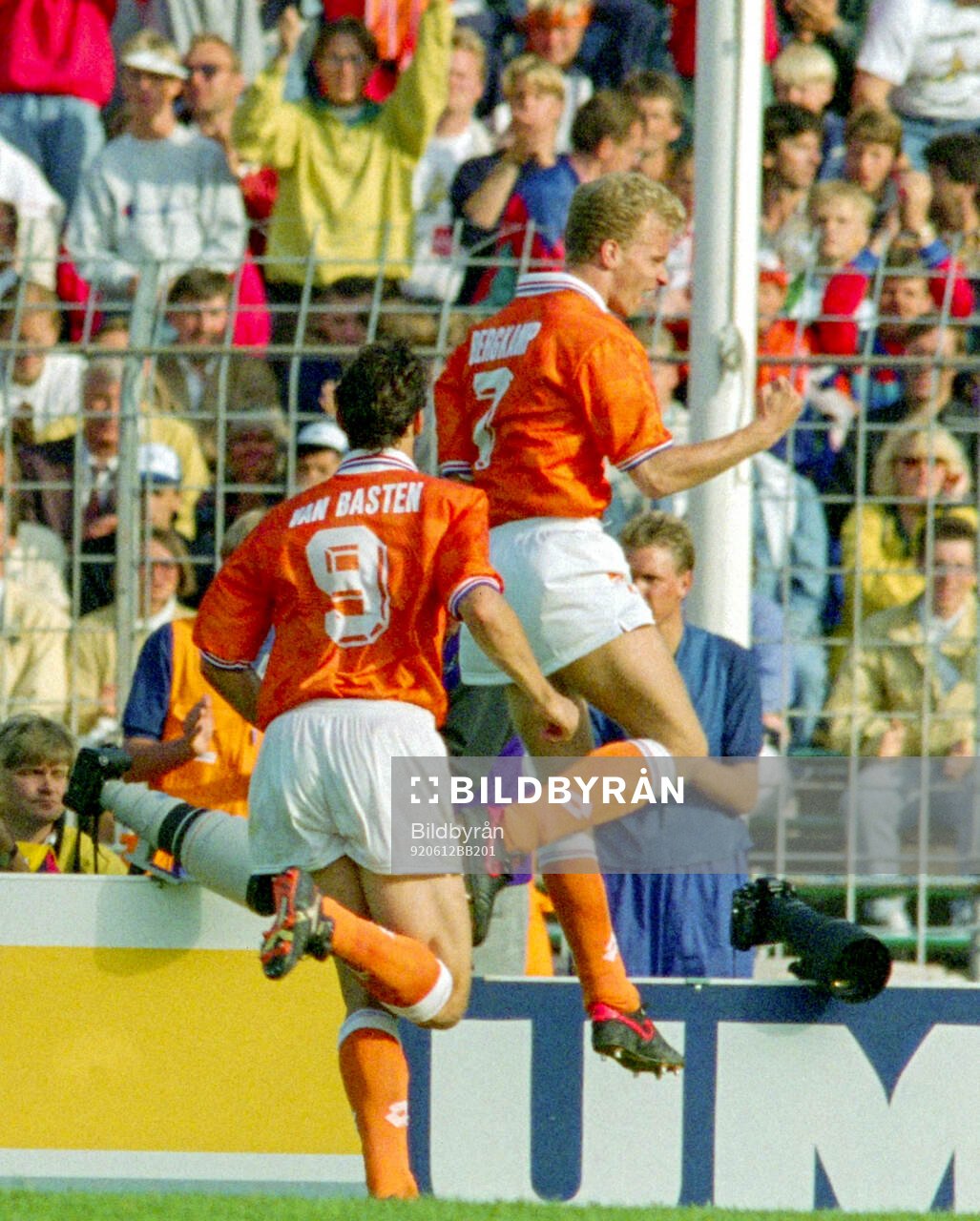 Football, Uefa EURO 1992, Group 2, Netherlands - Scotland