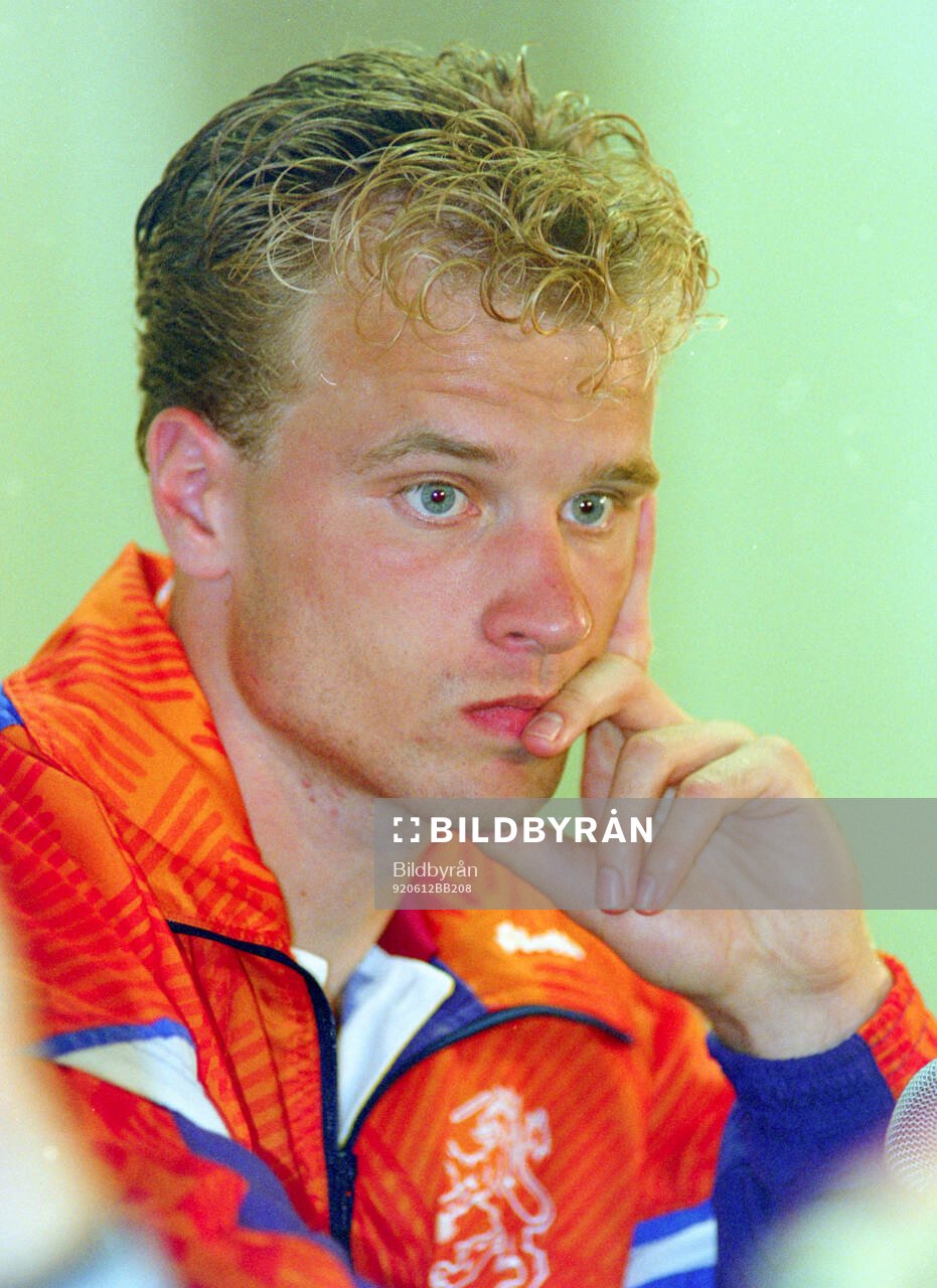 Football, Uefa EURO 1992, Group 2, Netherlands - Scotland