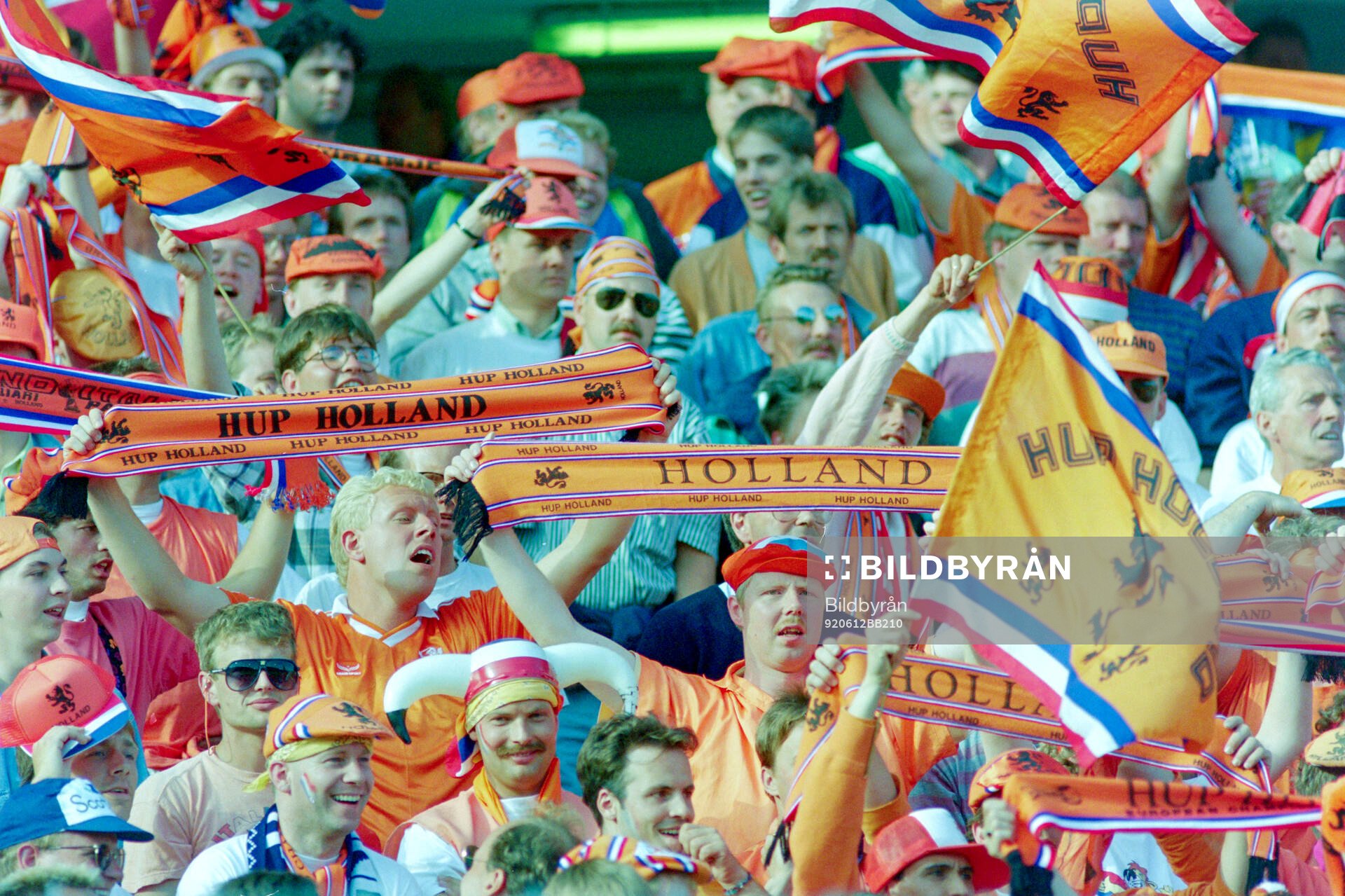 Football, Uefa EURO 1992, Group 2, Netherlands - Scotland
