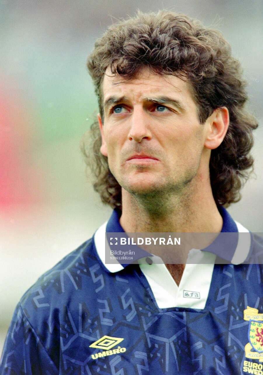 Football, Uefa EURO 1992, Group 2, Netherlands - Scotland