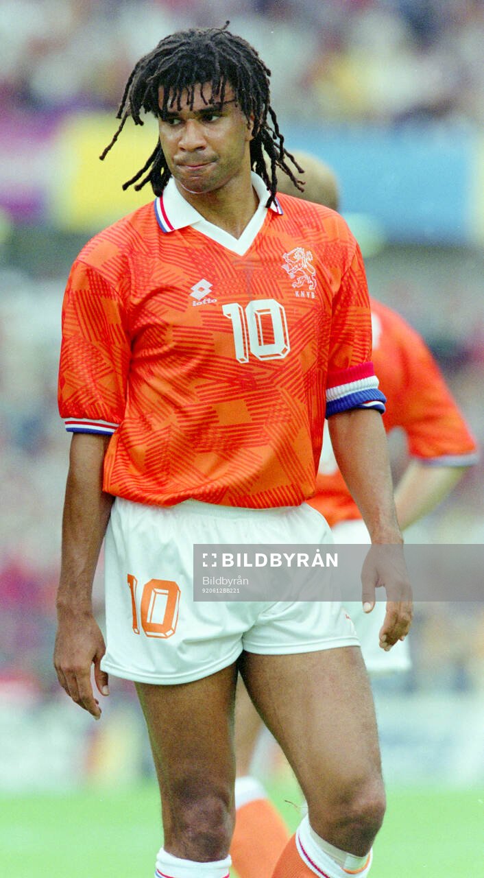 Football, Uefa EURO 1992, Group 2, Netherlands - Scotland