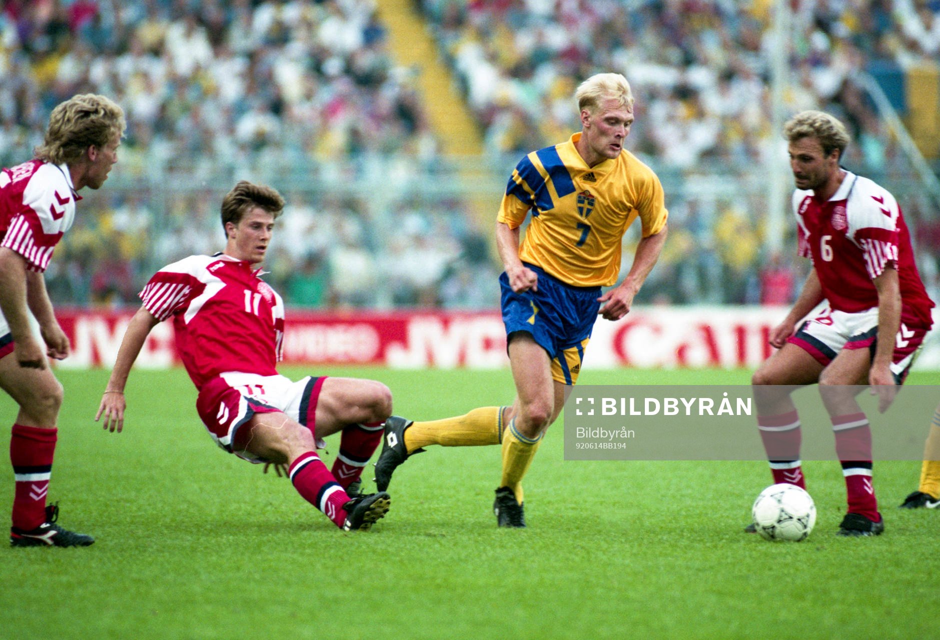 Brian Laudrup, Danmark och Klas Ingesson, Sverige