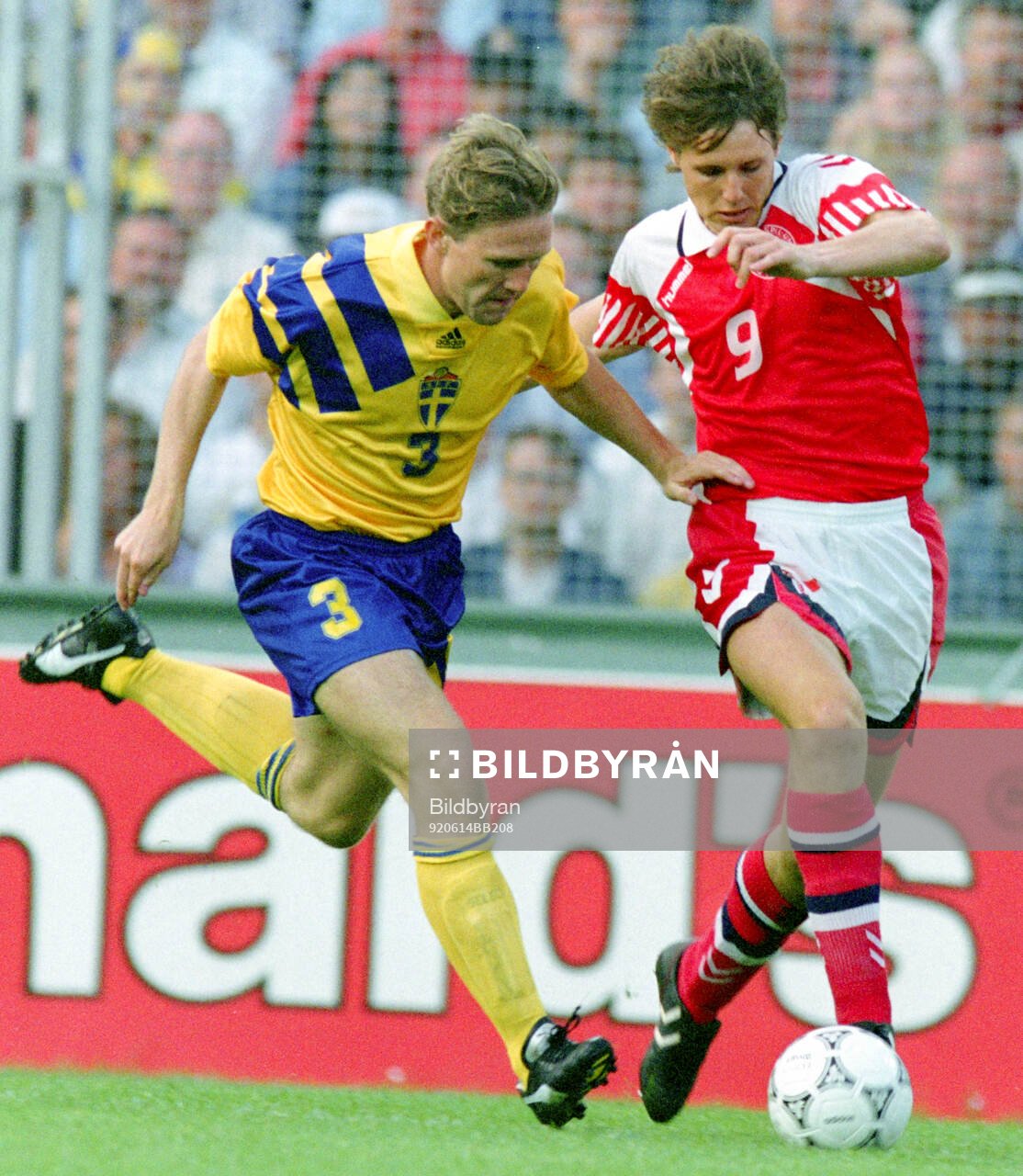 Swedens Jan Eriksson against Denmarks Flemming Povlsen