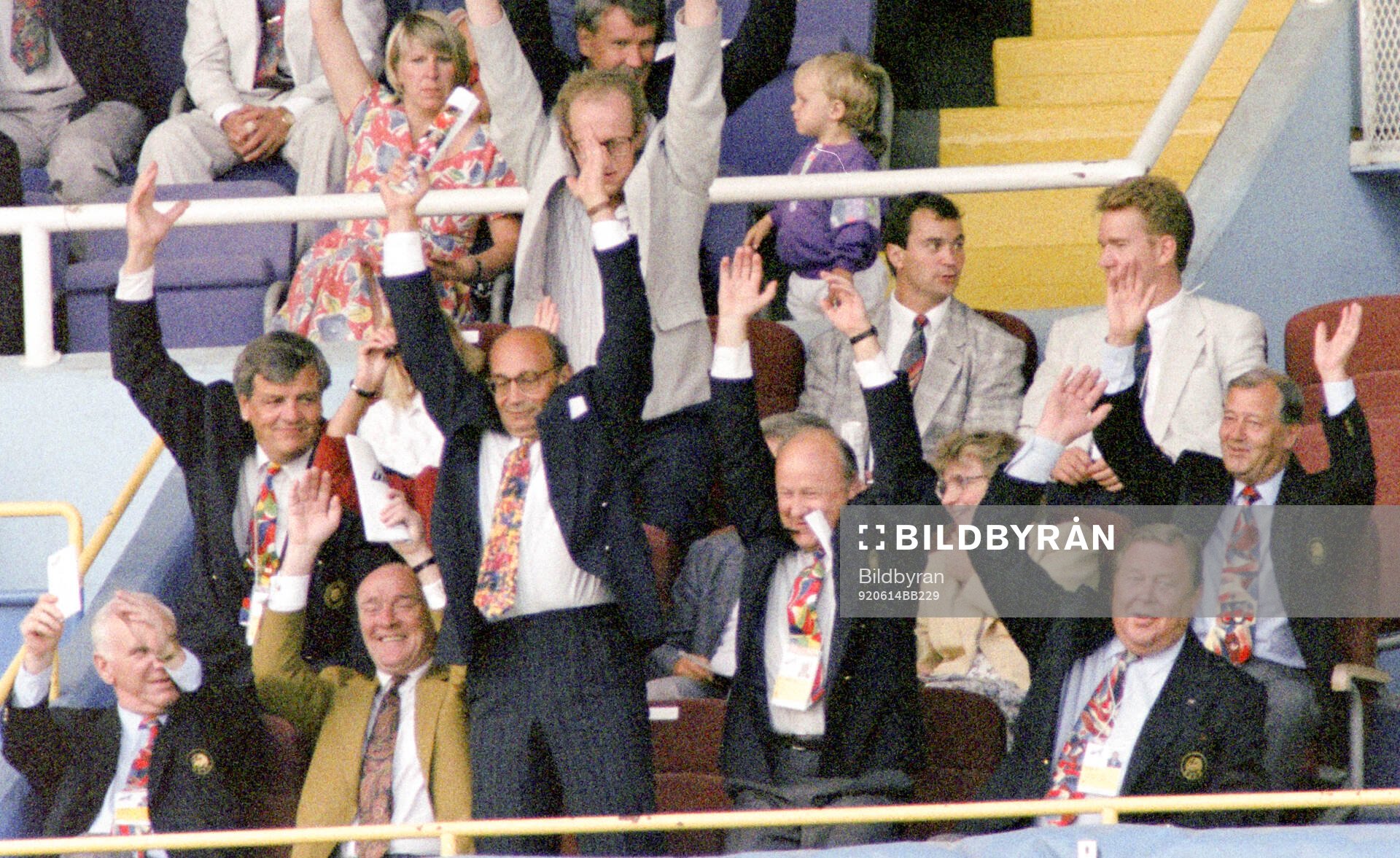 Swedish FA president Lennart Johansson (R), FA general