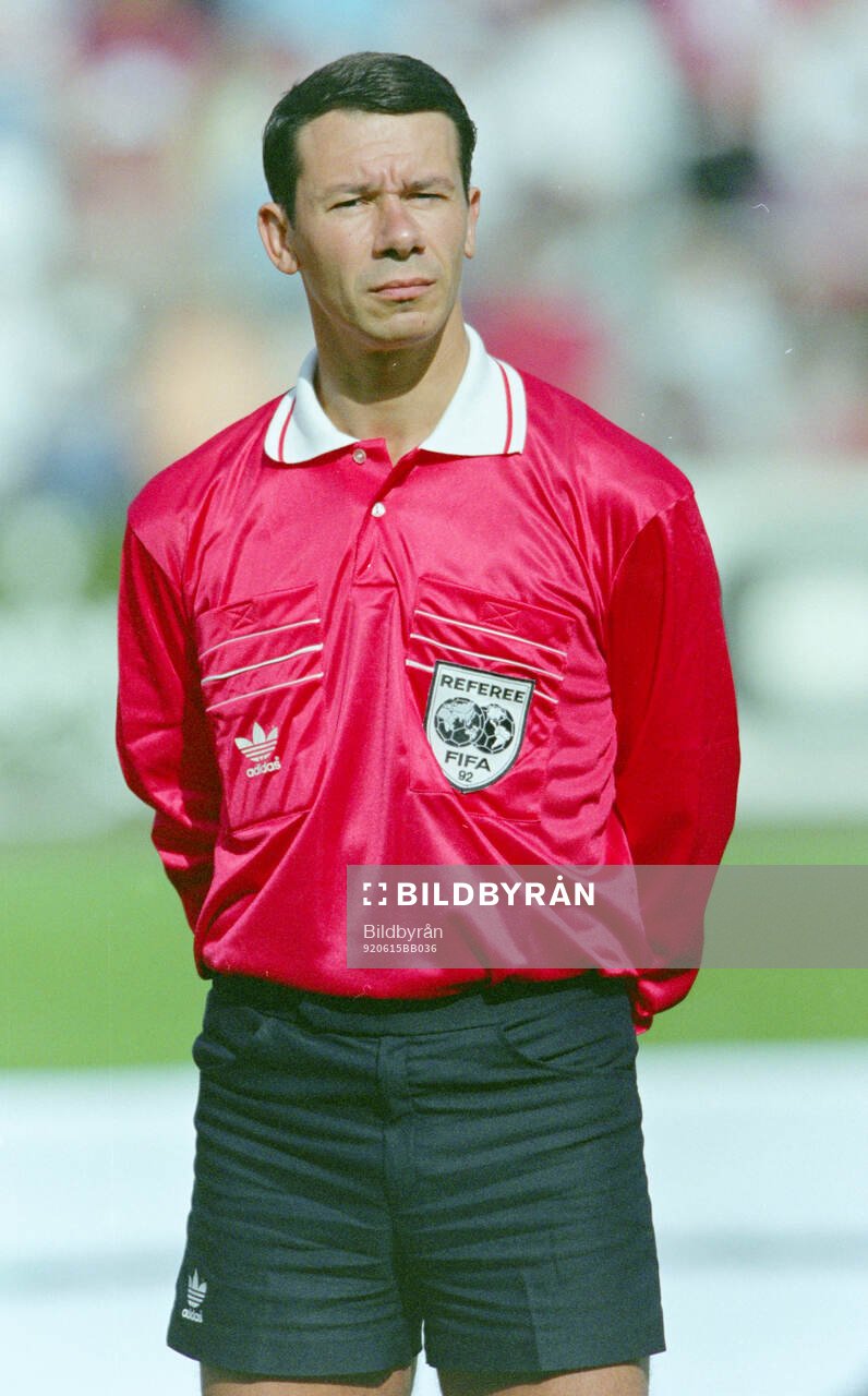 Referee Guy Goethals