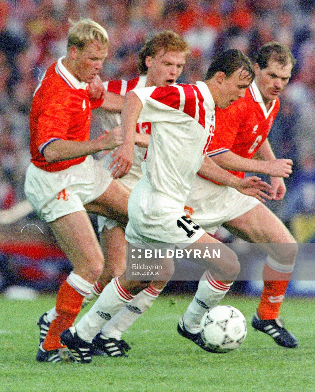 Igor Kolyvanov of CIS against Ronald Koeman (L) of