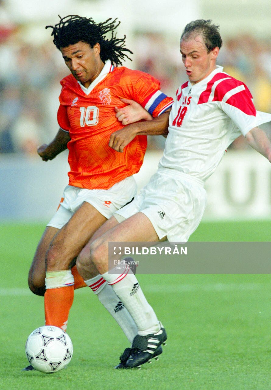 Netherlands Ruud Gullit against Viktor Onopko of CIS