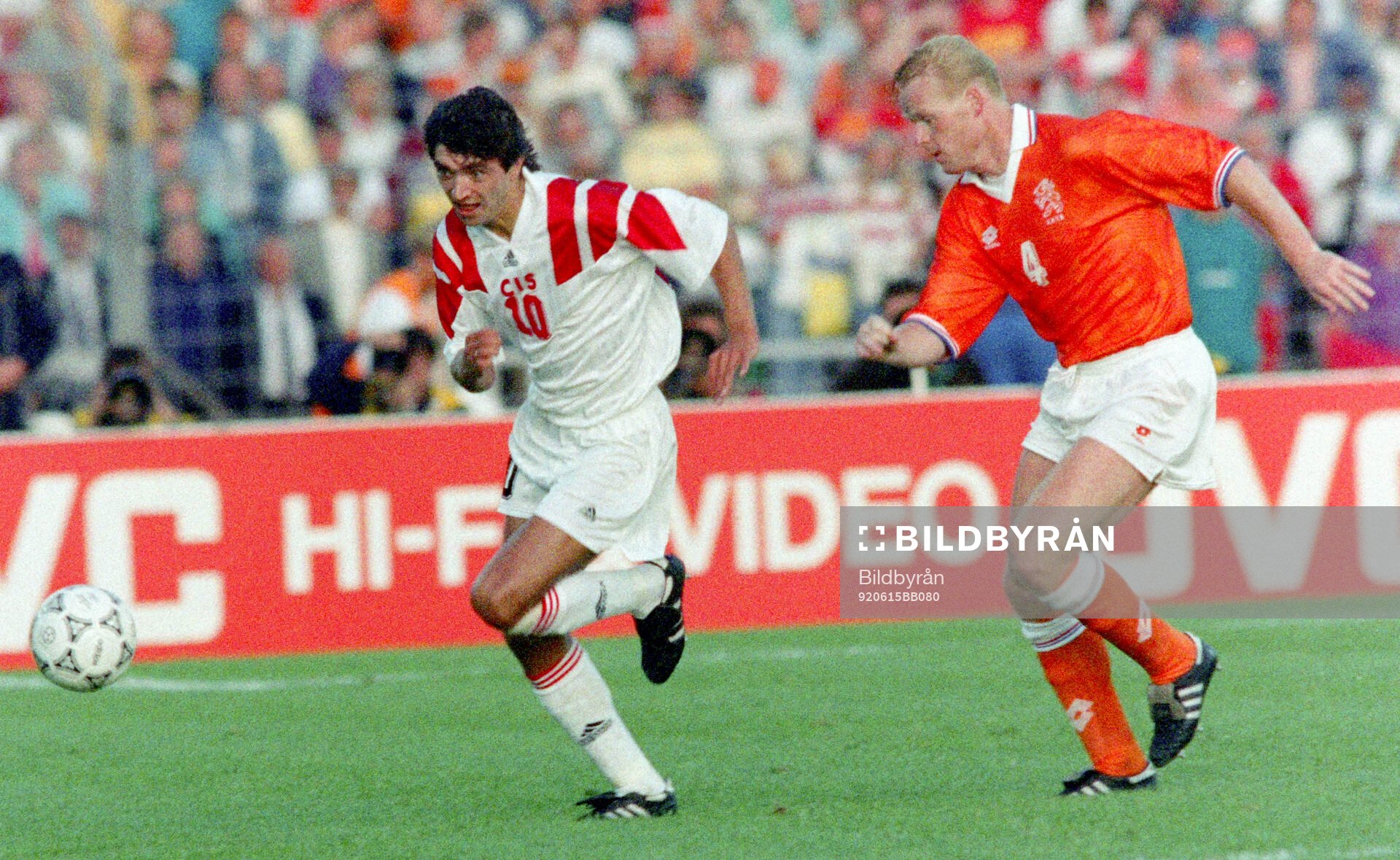 Igor Dobrovolsky of CIS (L) against Ronald Koeman of