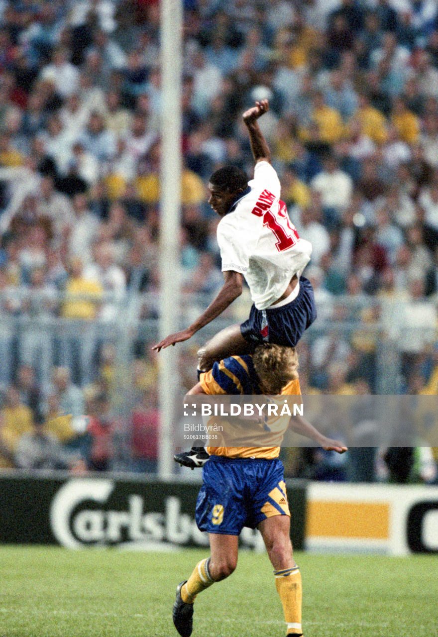 Jonas Thern, Sverige och Carlton Palmer, England