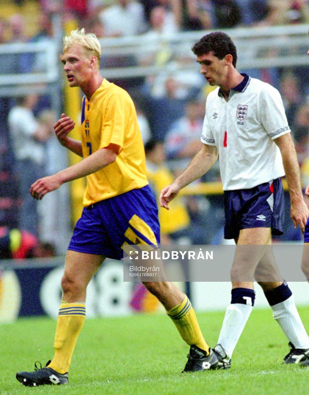 Swedens Klas Ingesson and Englands Martin Keown
