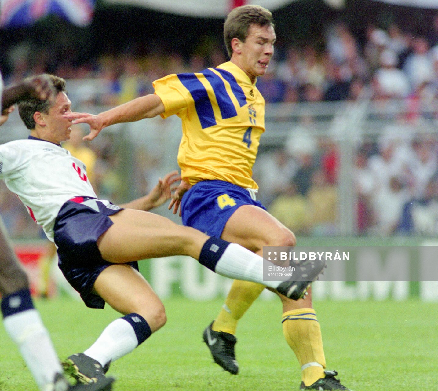 Englands Gary Lineker against Swedens Patrik Andersson