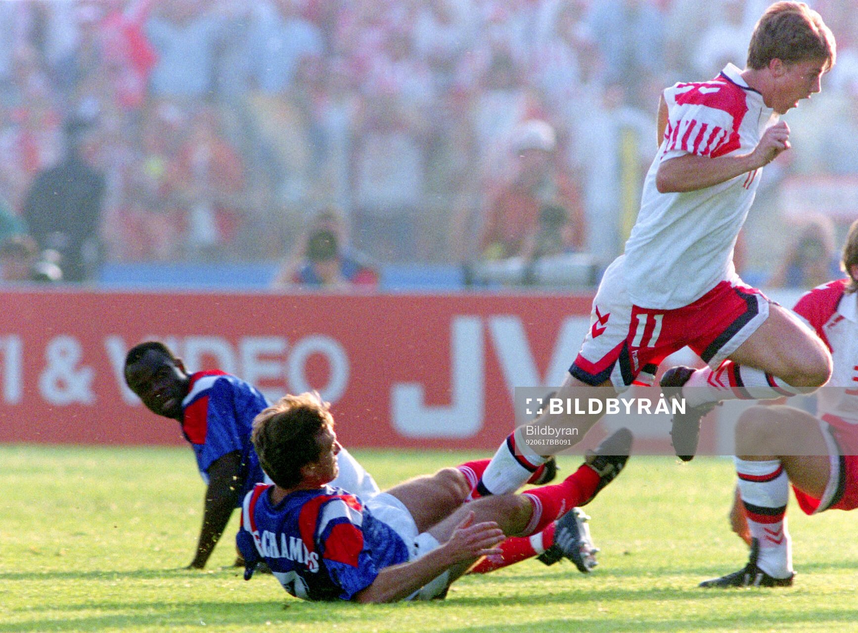 Denmarks Brian Laudrup against Didier Deschamps of France