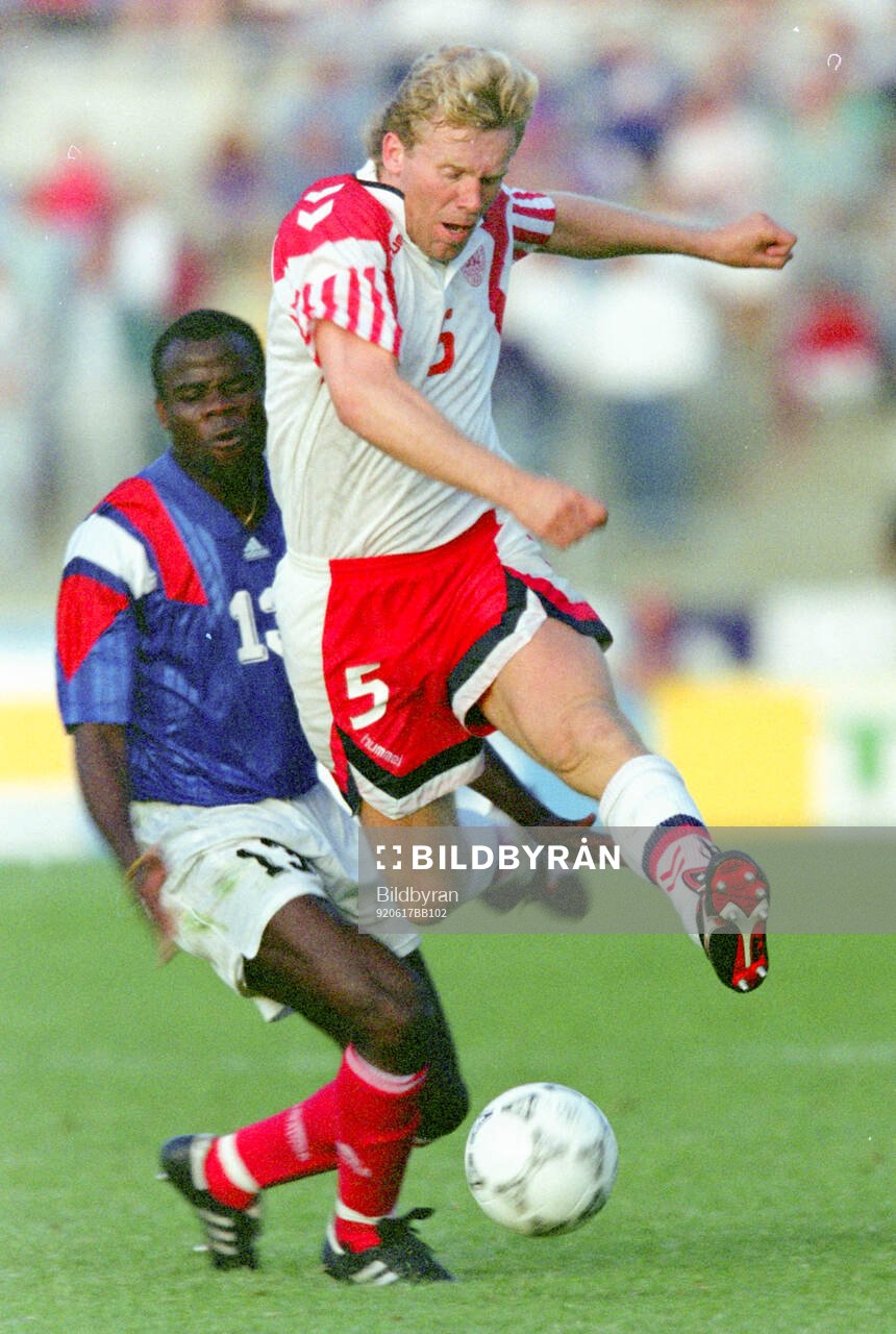 Denmarks Henrik Andersen against France‚Äôs Basile Boli