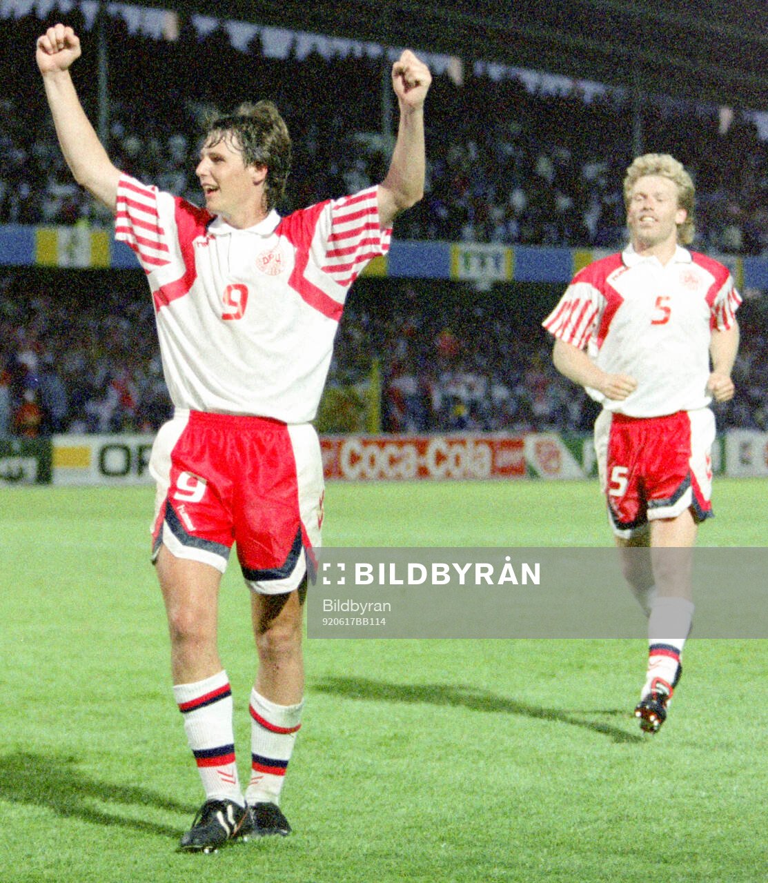 Denmarks Flemming Povlsen (L) and Henrik Andersen celebrates