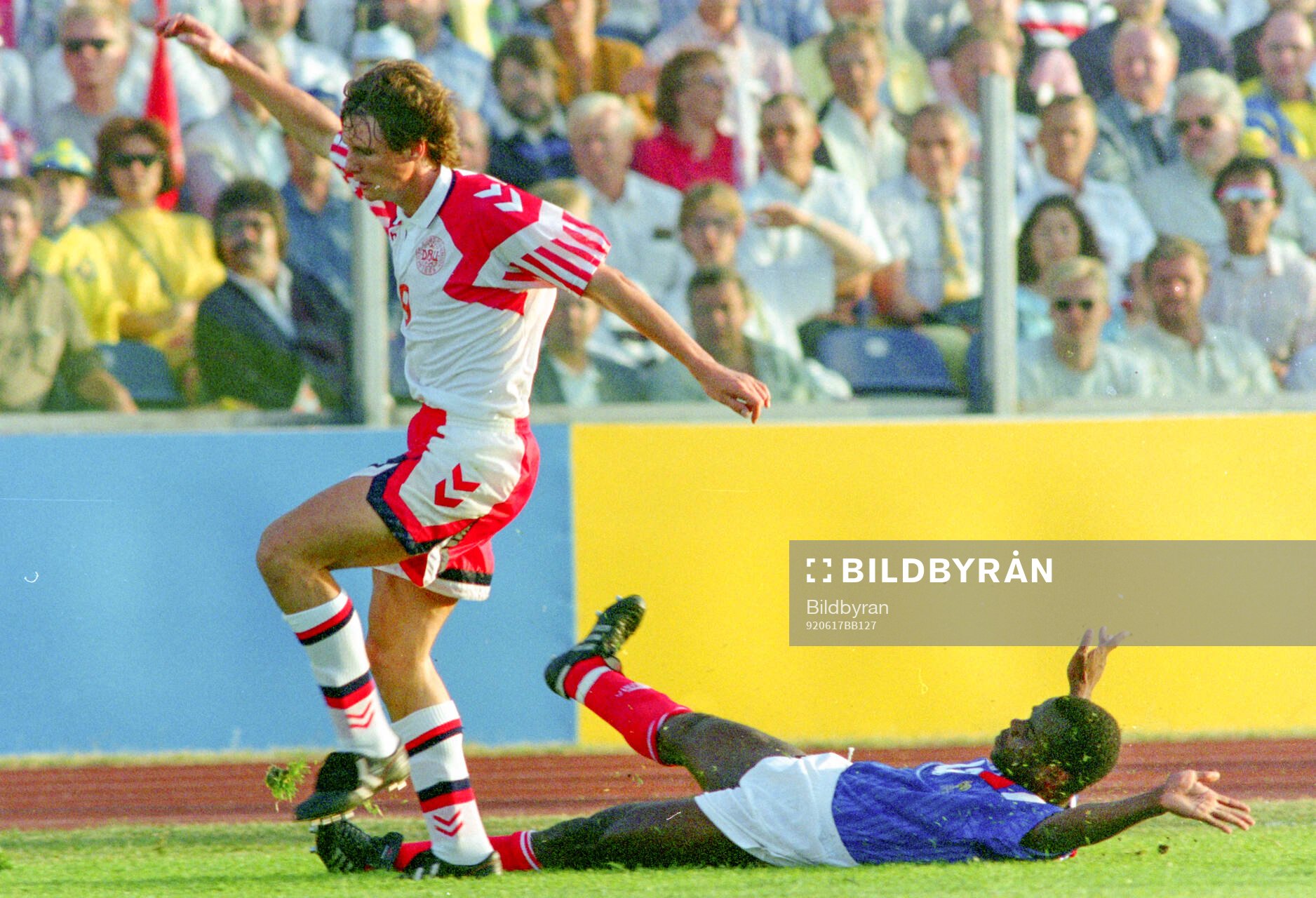 Denmarks Flemming Povlsen against Basile Boli of France
