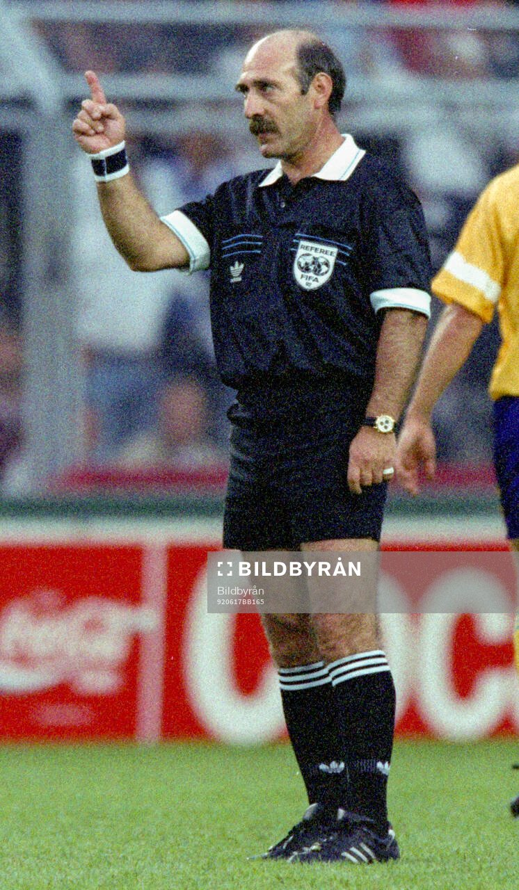 Referee Jose dos Santos
